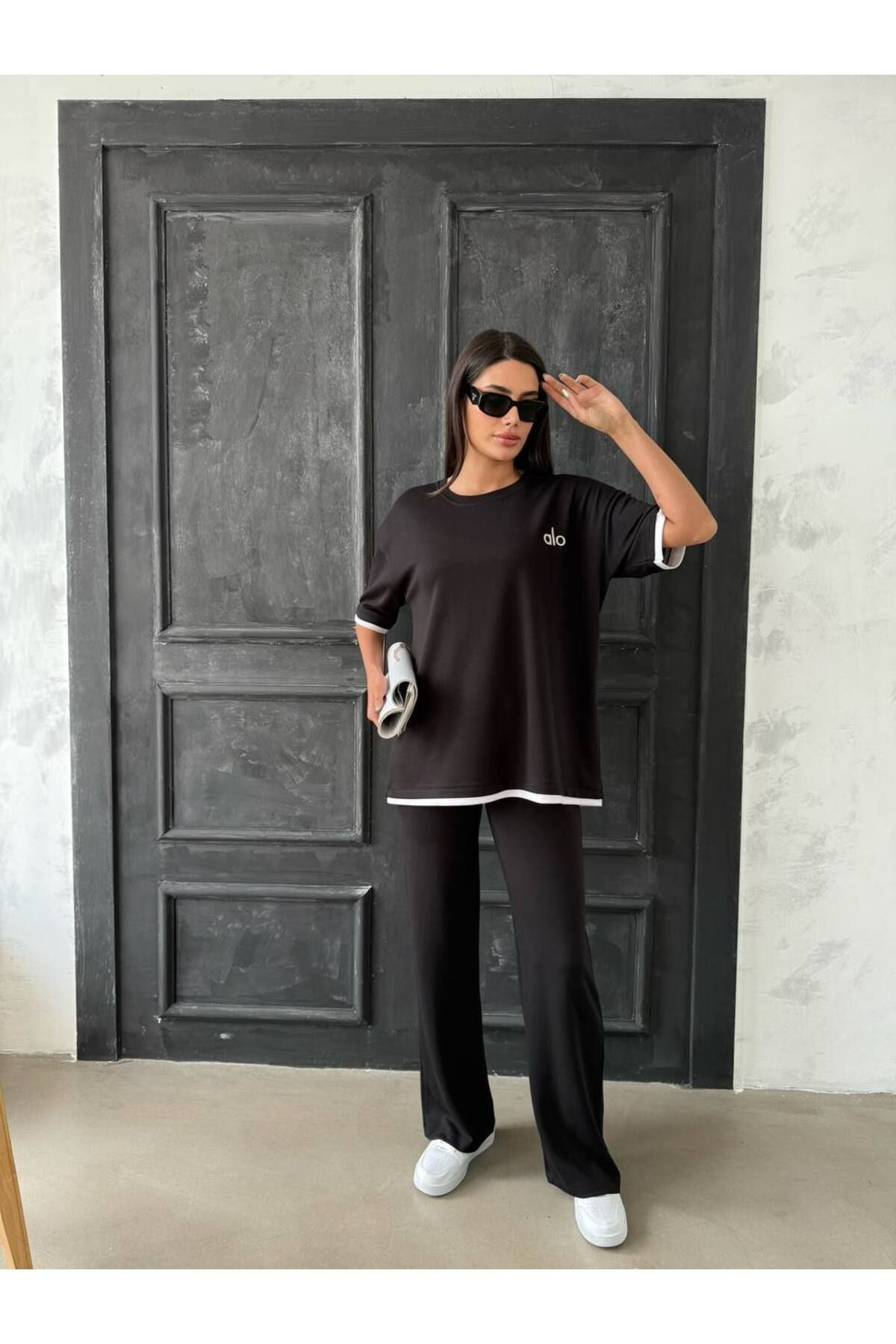 LE CARAMBOLE Kadın Siyah Modal Kumaş Nakışlı Oversize T-shirt Ve Pantolon Takım