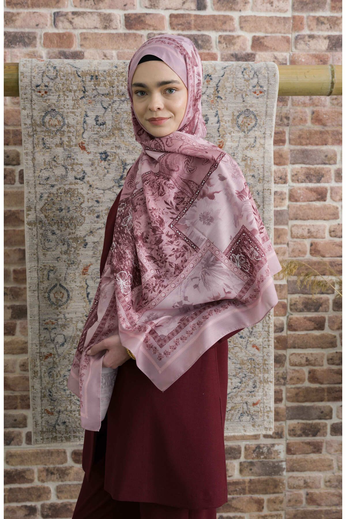 Fatma Atasoy Hibisca Soft Pembe Etnik Desenli Şal