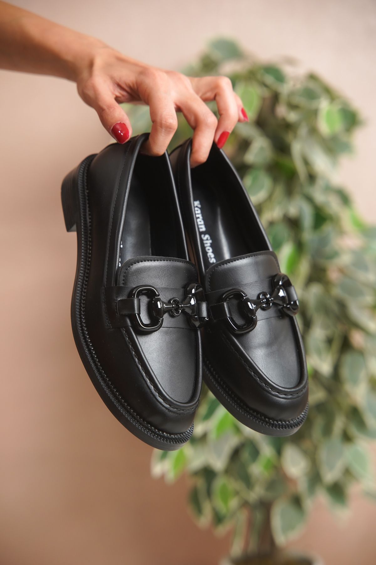 Capolya Kadın Loafer Siyah Tokalı Günlük Ayakkabı – Şık, Rahat ve Klasik Casual Tarz