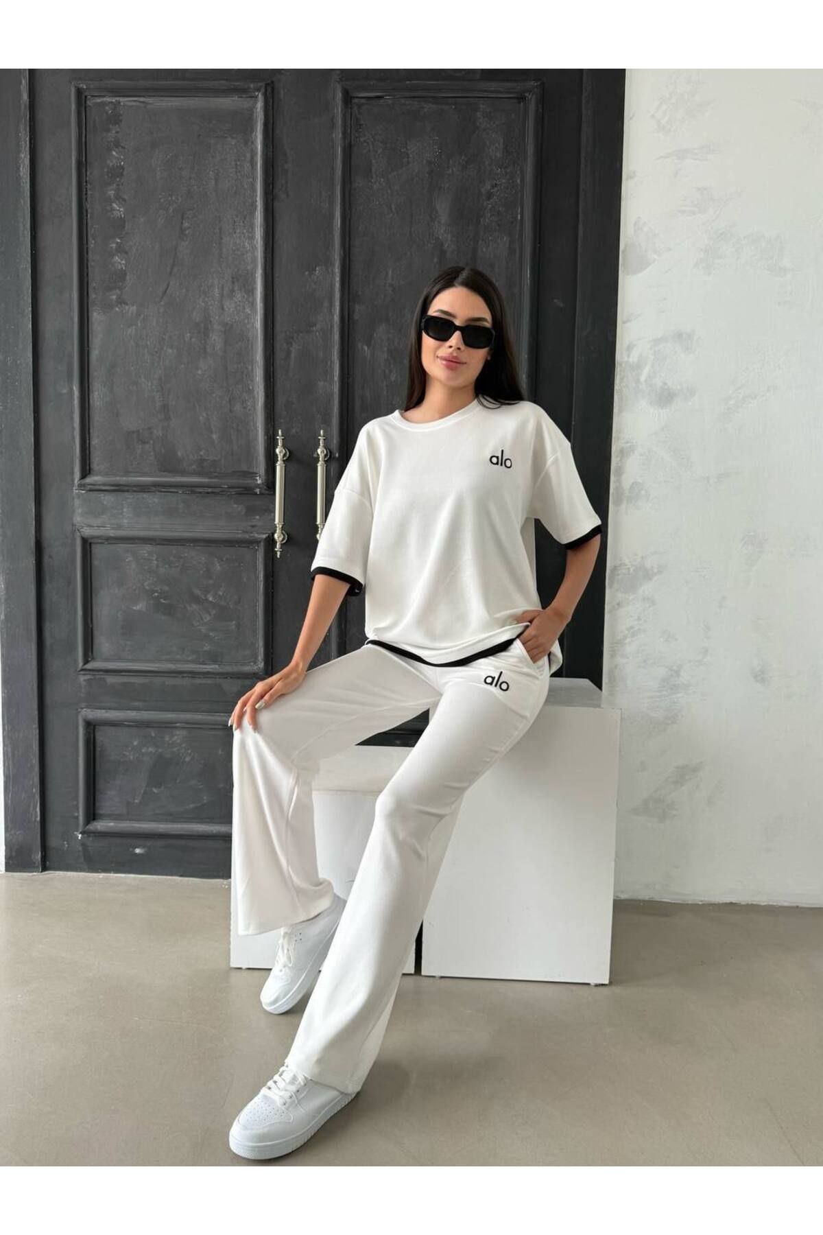 LE CARAMBOLE Kadın Beyaz Modal Kumaş Nakışlı Oversize T-shirt Ve Pantolon Takım