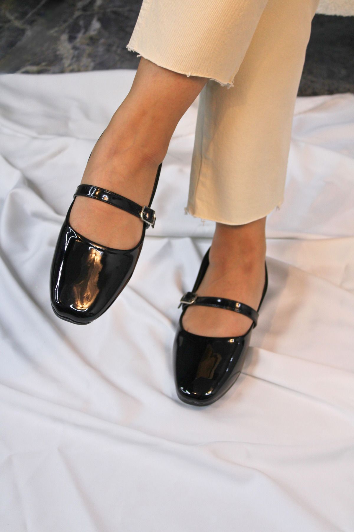 mybellashoes Kadın Siyah Bantlı Kemerli Babet