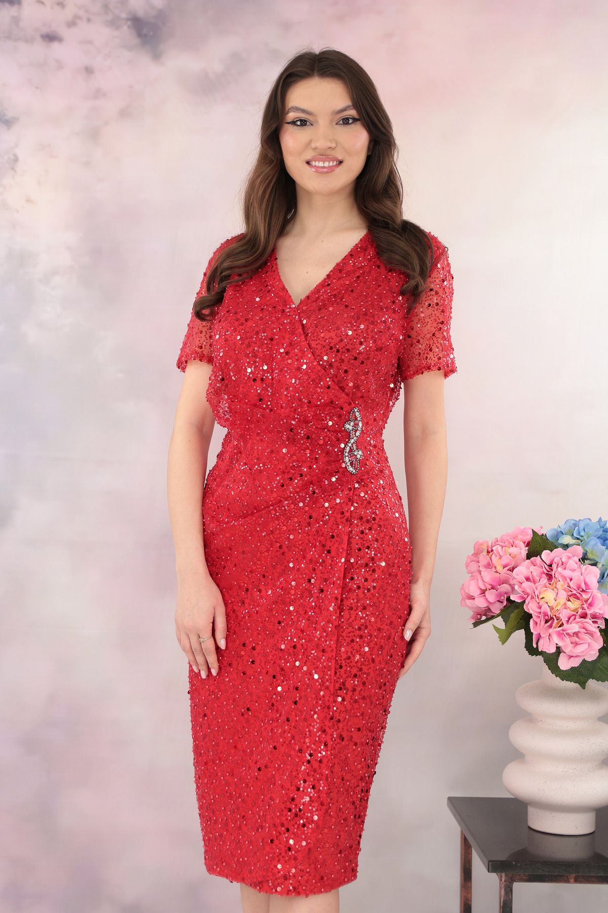 cupper-Elegant red dress with sequins and rhinestones at the waist 1
