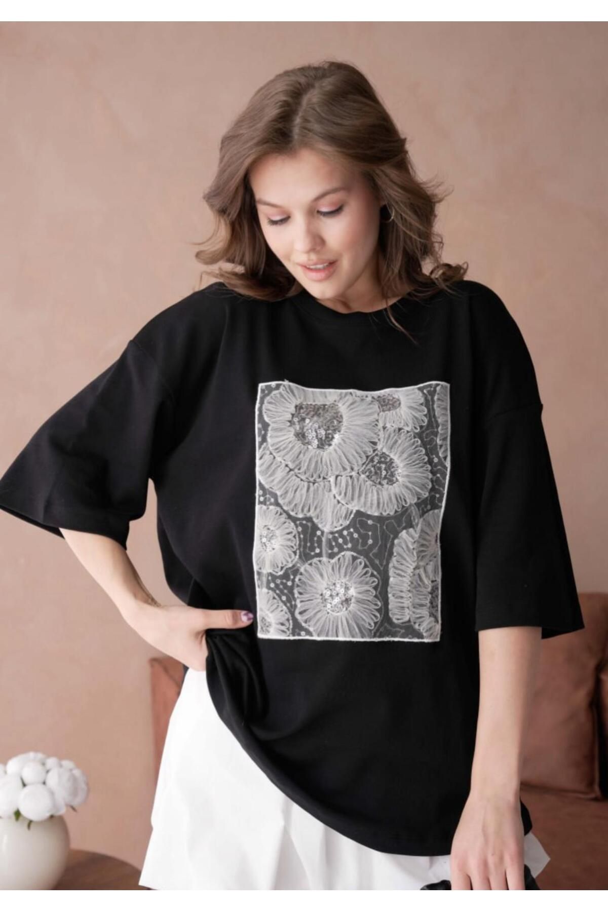 Butik tül detaylı tshırt