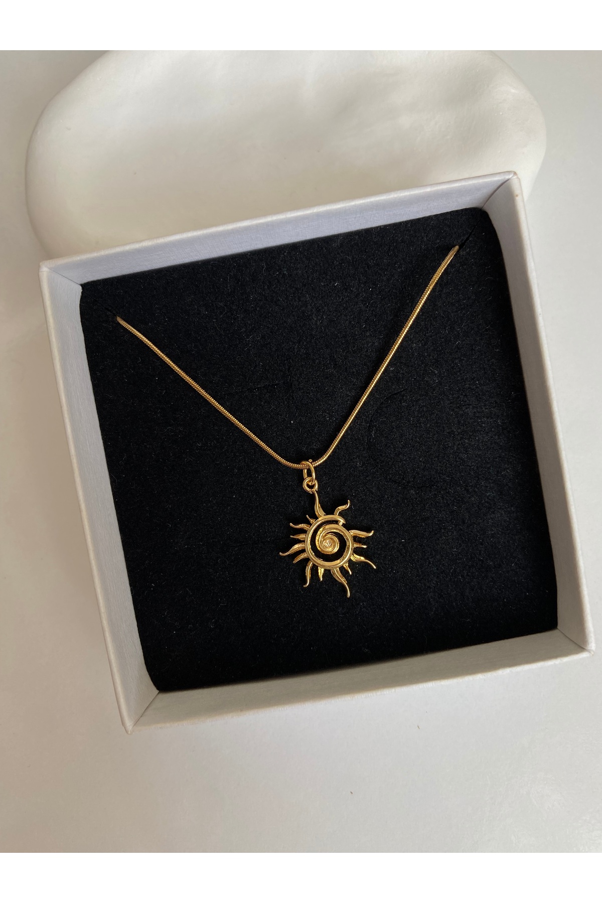 Güneş charm 45 cm çelik zincirli kolye - Detay Görseli 2