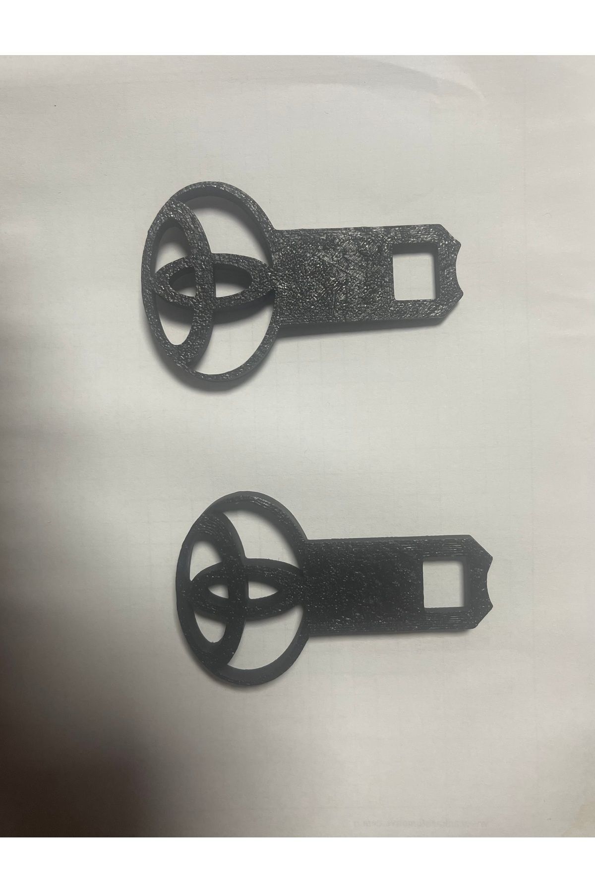 PLA SİYAH TOYOTA AMBLEMLİ EMİNYET KEMER TOKASI