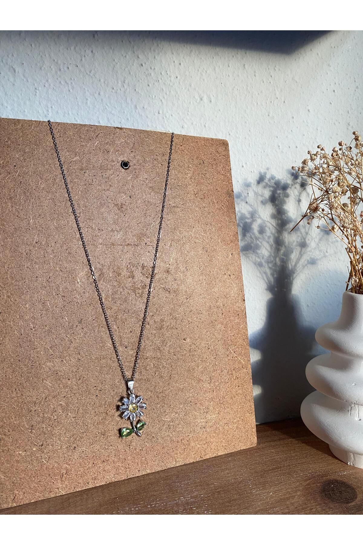Bellamy Jewelry Papatya Kolye