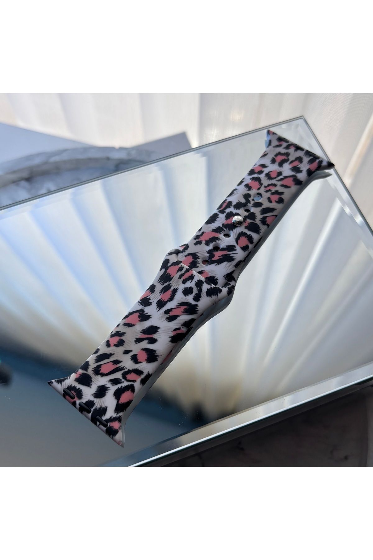 sayecase Apple Watch 6/7/SE/8/9 Serisi Uyumlu 42-44-45-49 MM Cow Desen Silikon Kordon