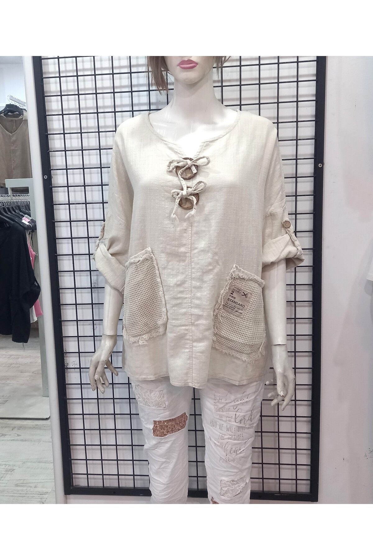 Butik Şans Ahşap Düğme Detaylı File Cepli Katlamalı Kol Bluz