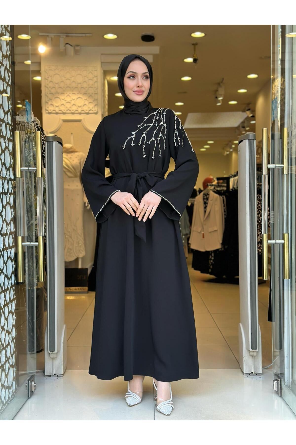 MODA TAŞ İŞLEMELİ ELBİSE