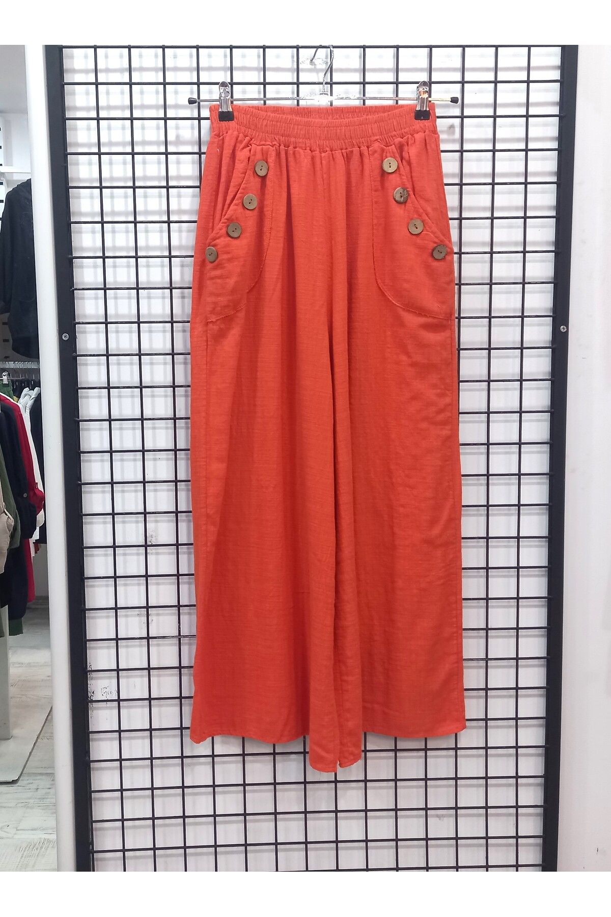 Butik Şans Ahşap Düğme Detaylı Cepli Koton Pantolon