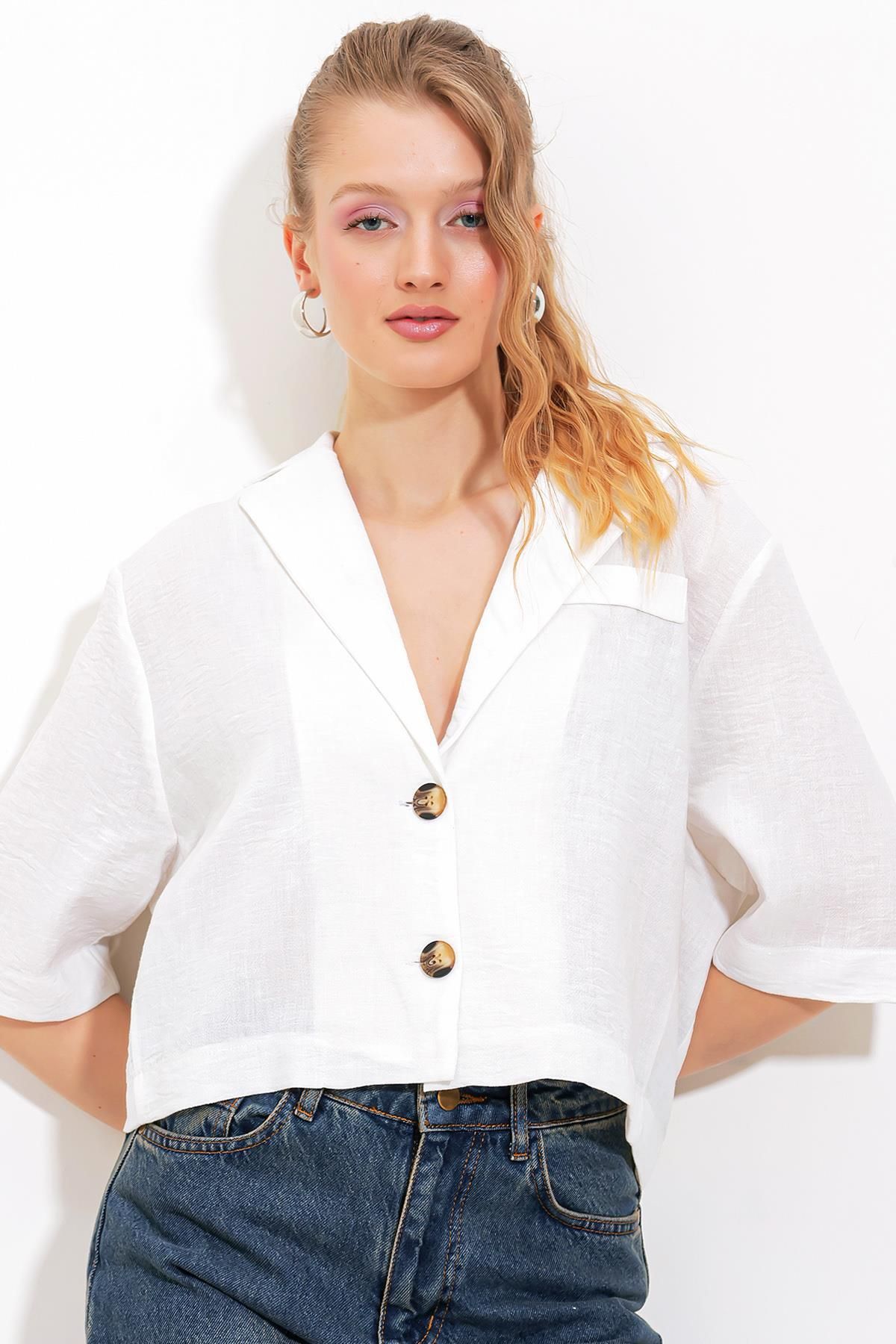 MODAMAİSA Kadın Beyaz Çift Düğmeli Oversize Crop Keten Ceket
