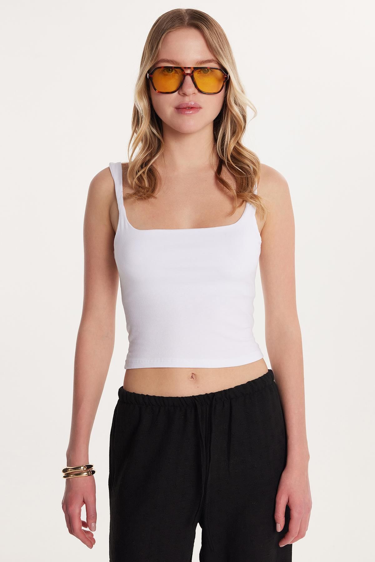Tudors Kadın Slim Fit Dar Kesim İnce Askılı Kare Yaka Beyaz Atlet