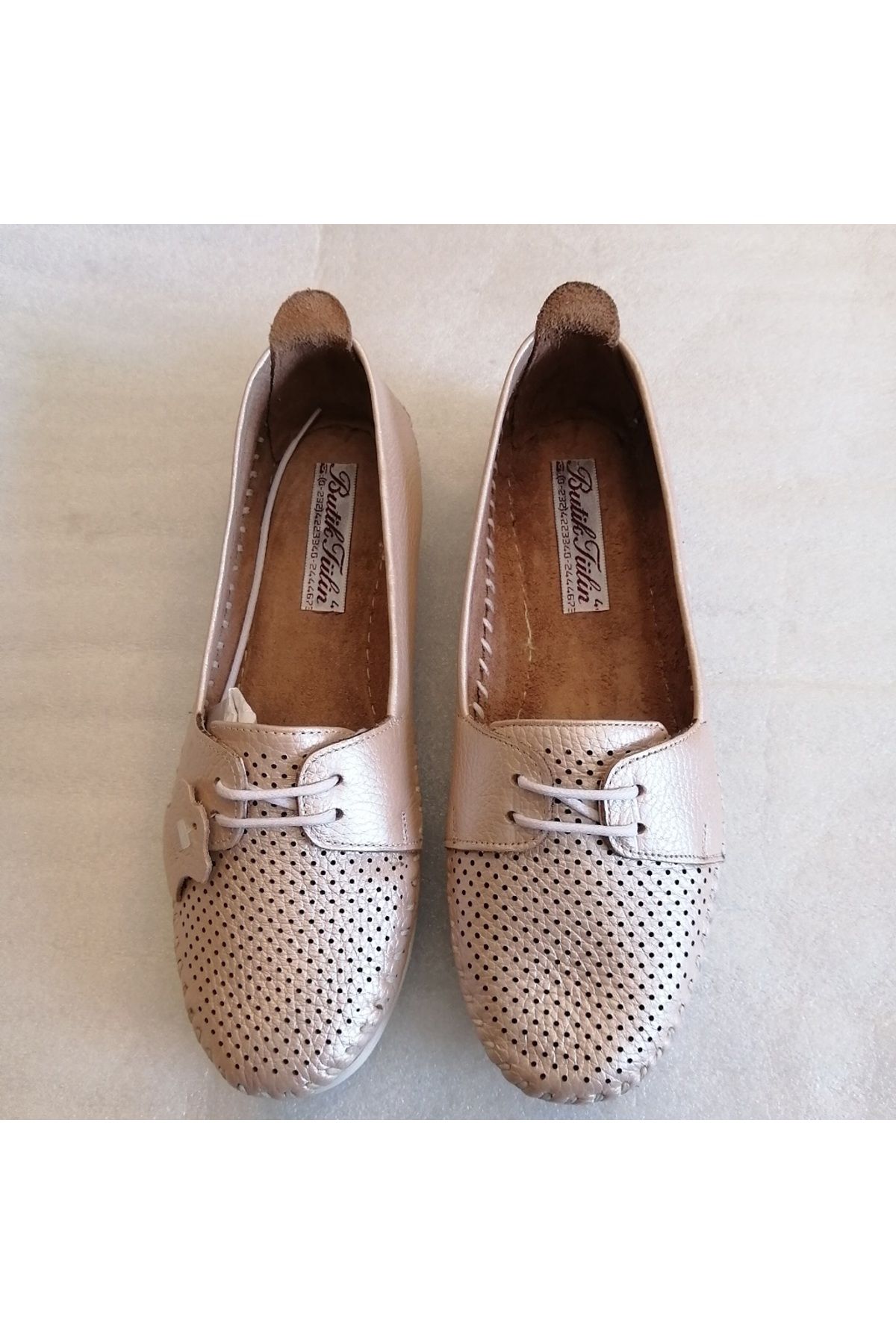 Butik Tülin Kadın hakiki dana derisi pudra el dikişli delikli yumuşak rahat esnek kauçuk tabanlı bağcıklı loafer