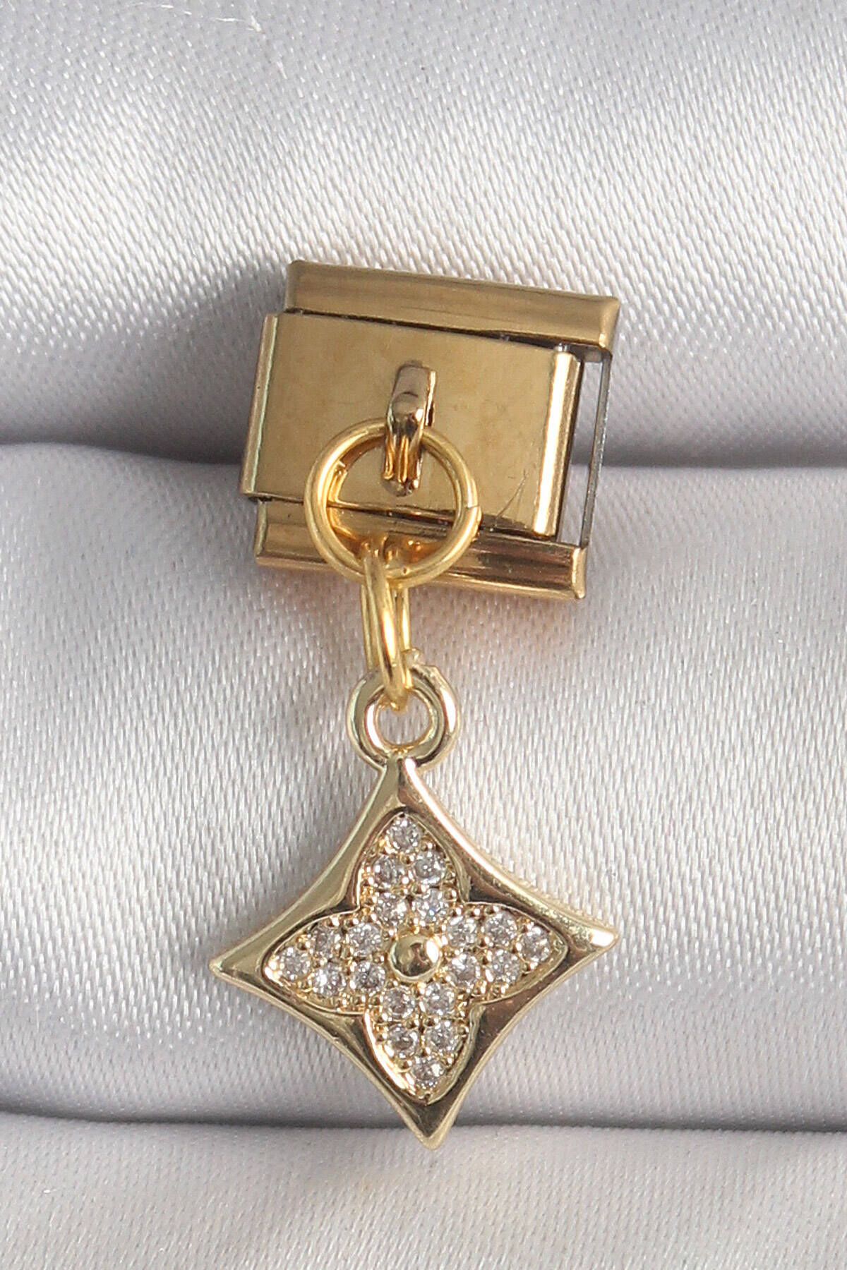 Clariss 316L Çelik Gold Renk Sallantı Zirkon Taşlı Çiçek İşlemeli Nomination Charm