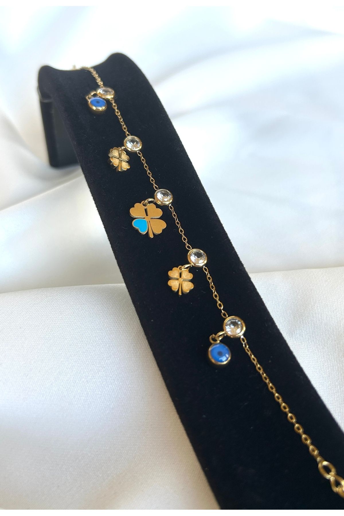 Alvora Accessories Yonca ve Zirkon Taş Detaylı Sallantılı Paslanmaz Çelik Zarif Şans Bileklik