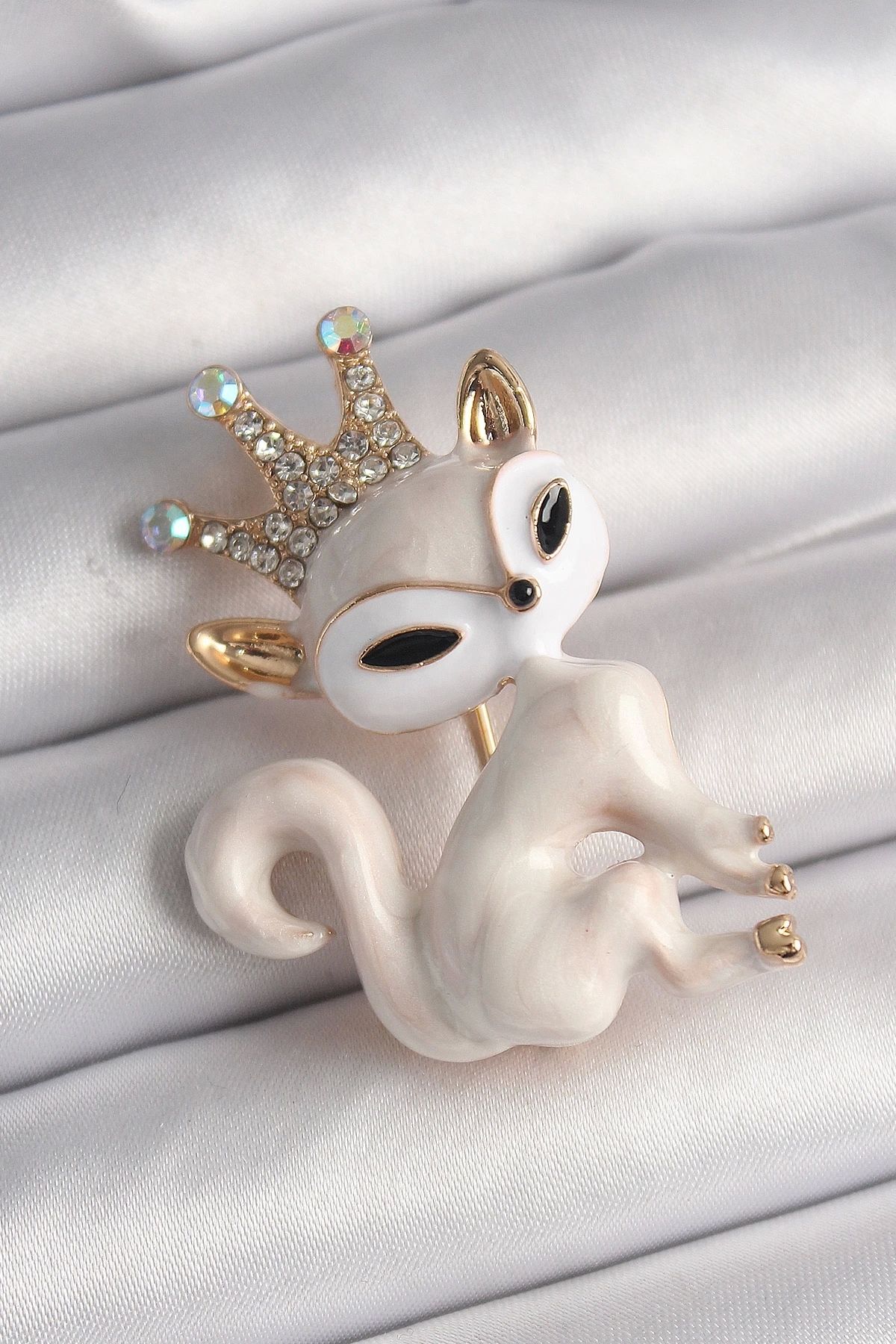 luz&pos Pirinç Gold Renk Beyaz Renkli Kraliçe Kedi Model Zirkon Taş Detaylı Kadın Broş