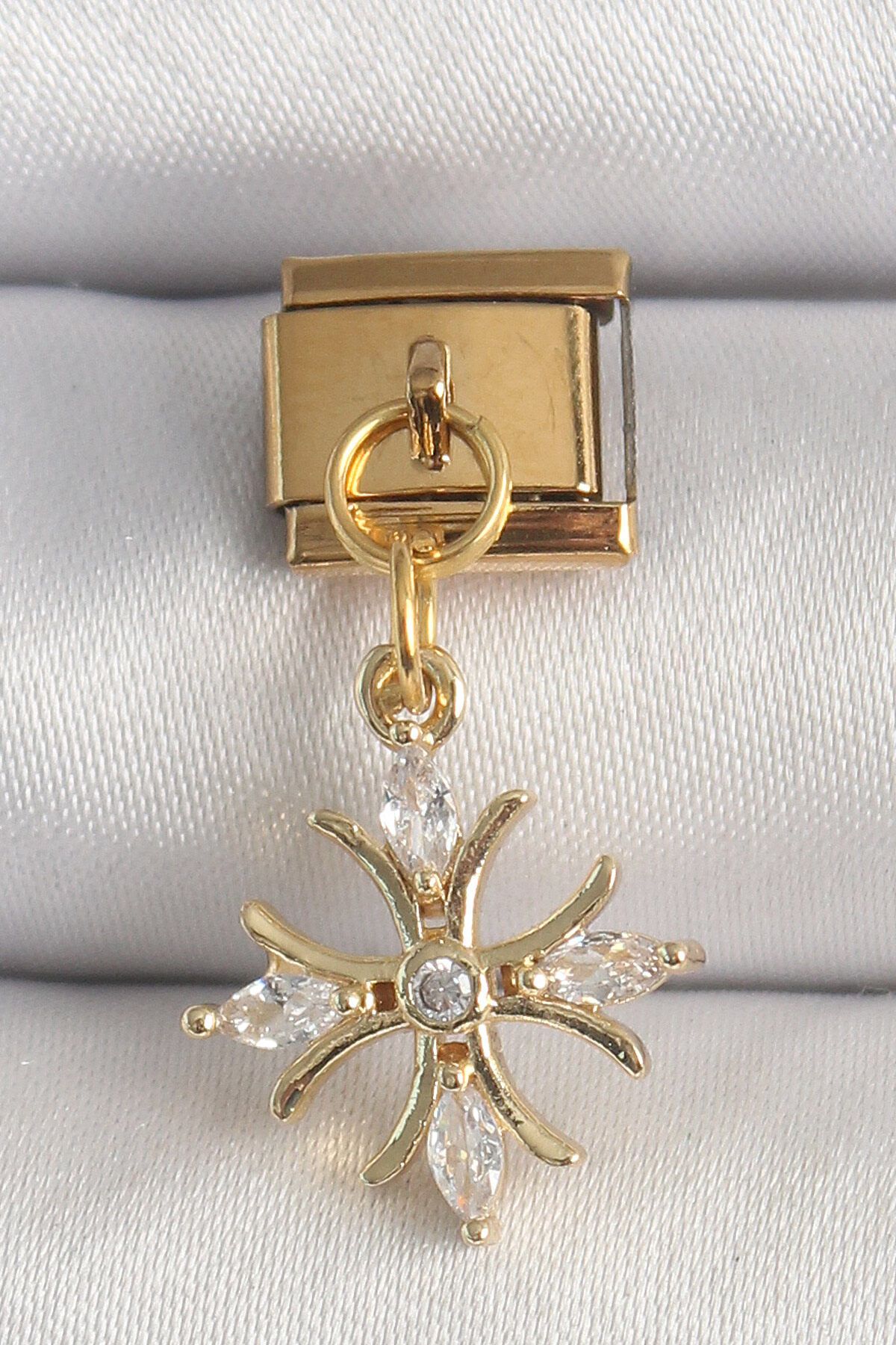 Clariss 316L Çelik Gold Renk Sallantı Zirkon Taşlı Kar Tanesi Model Nomination Charm