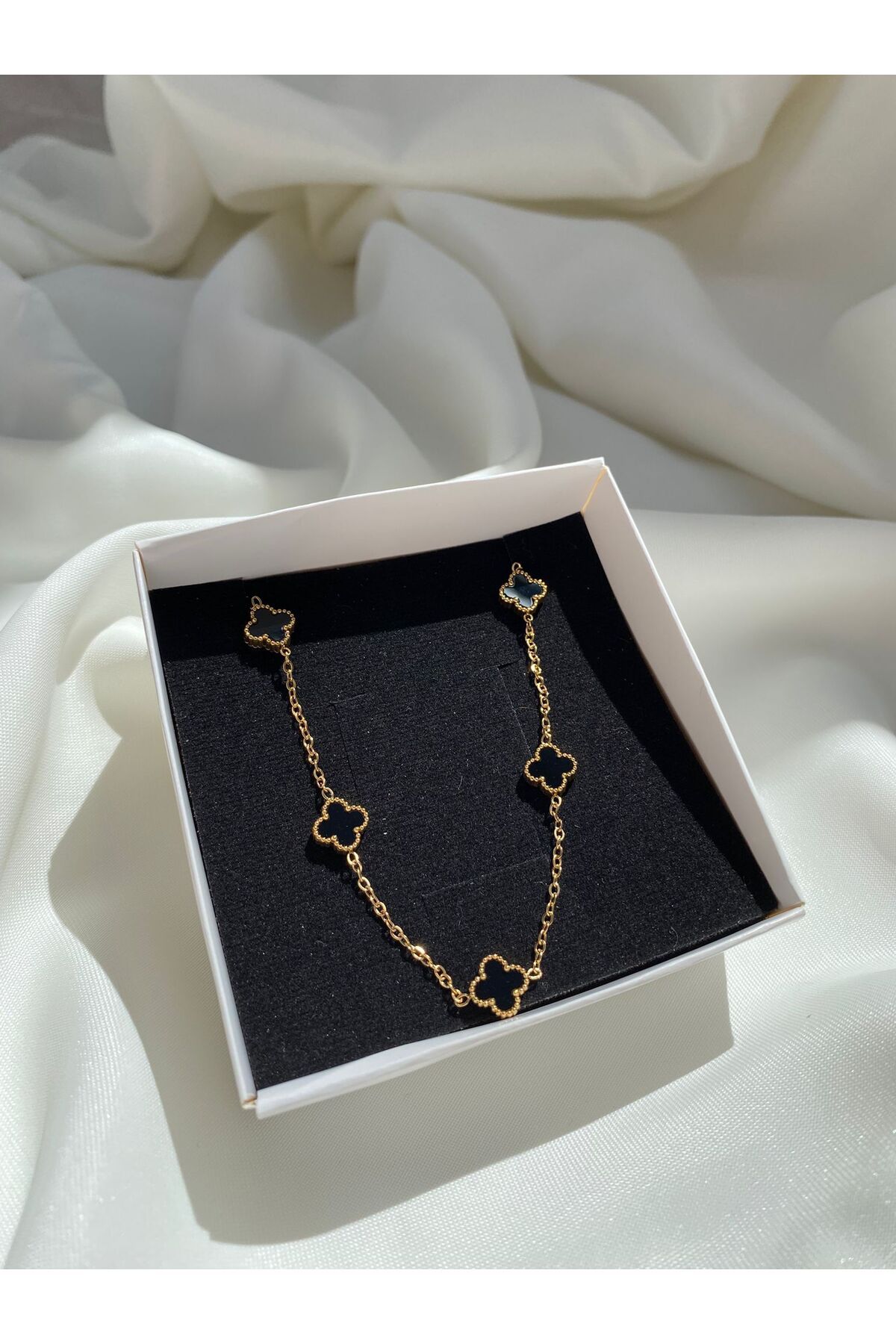Bellamy Jewelry Siyah Yonca Kolye - Gold