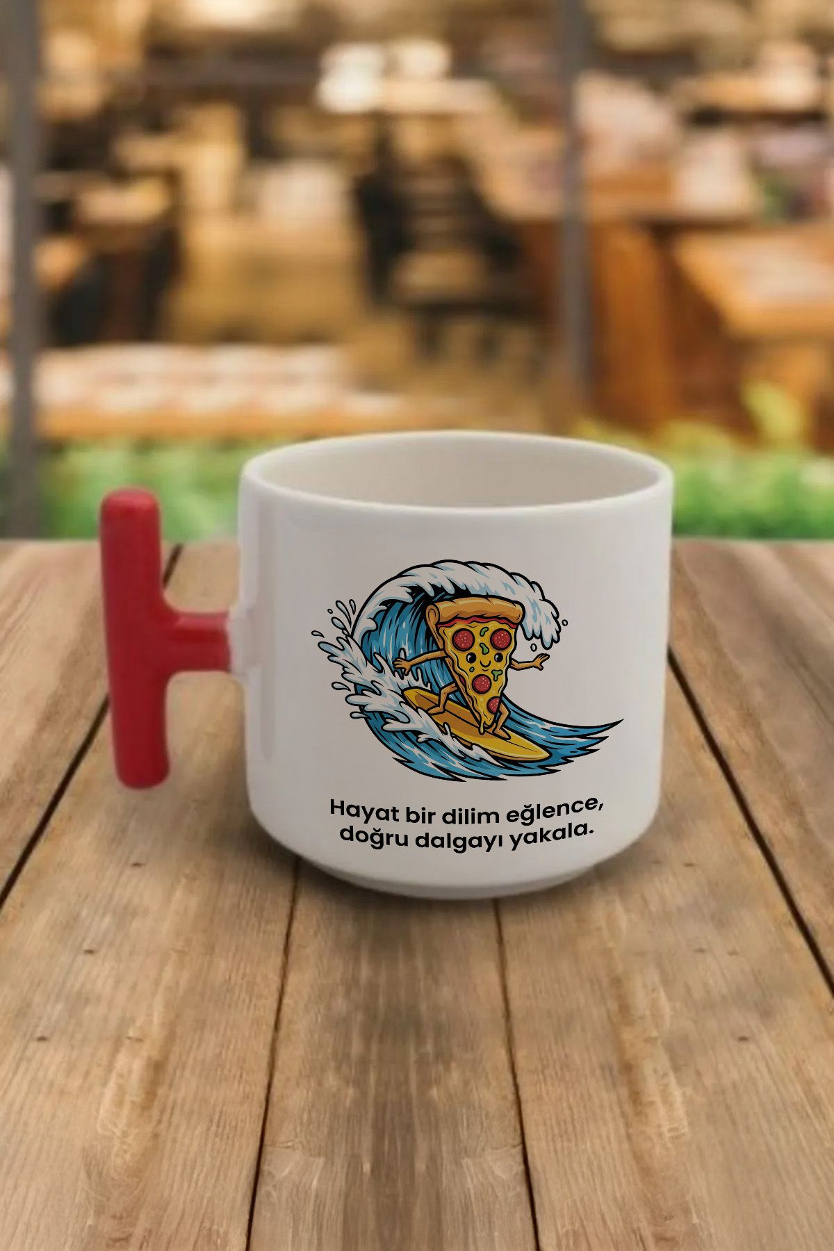 DozNest "Hayat bir dilim eğlence, doğru dalgayı yakala." Yazılı Kırmızı Kulplu Kupa Bardak - DZB68