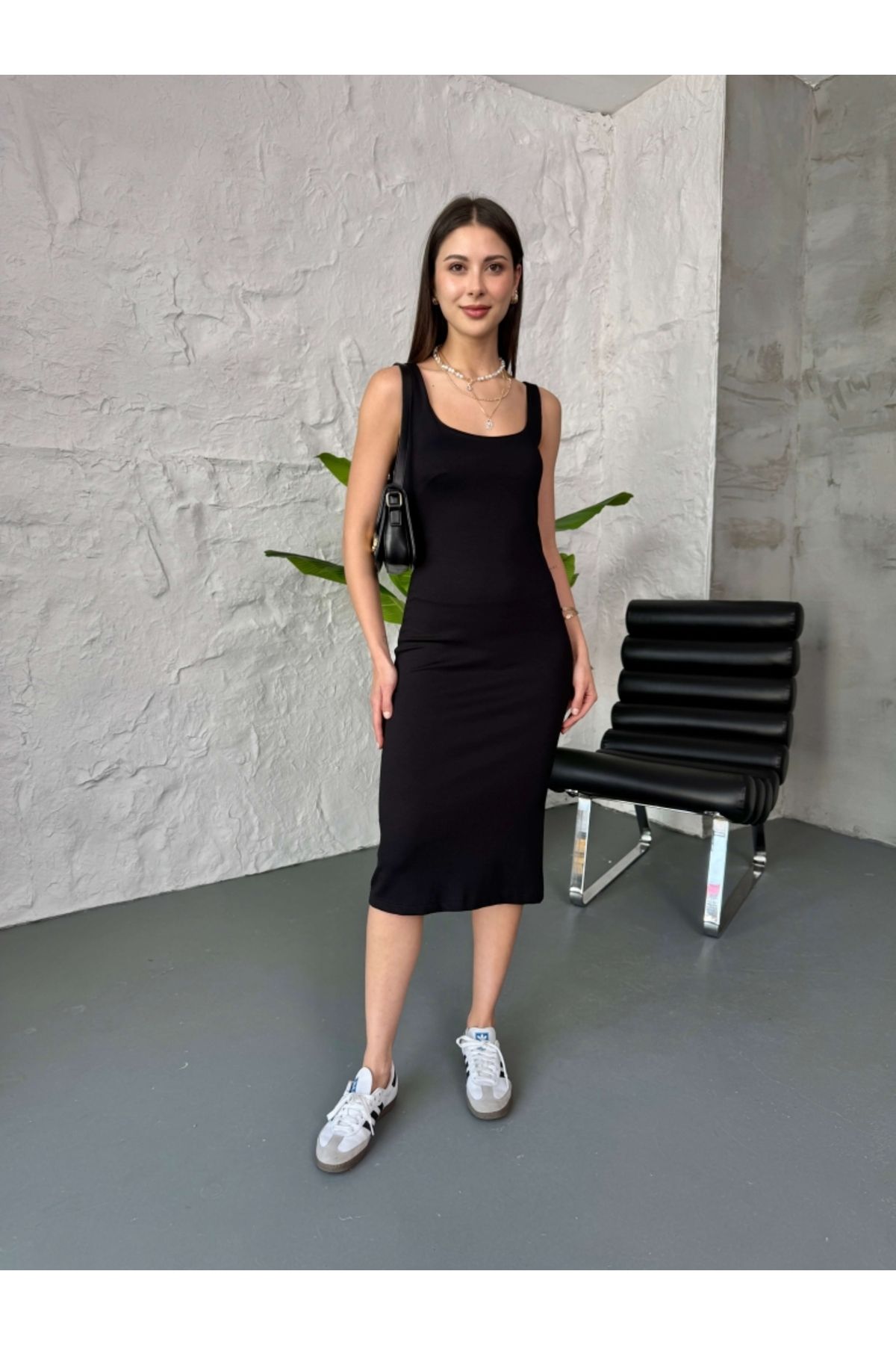 Elif Özbey Butik Siyah Kalın Askı Midi Boy Elbise