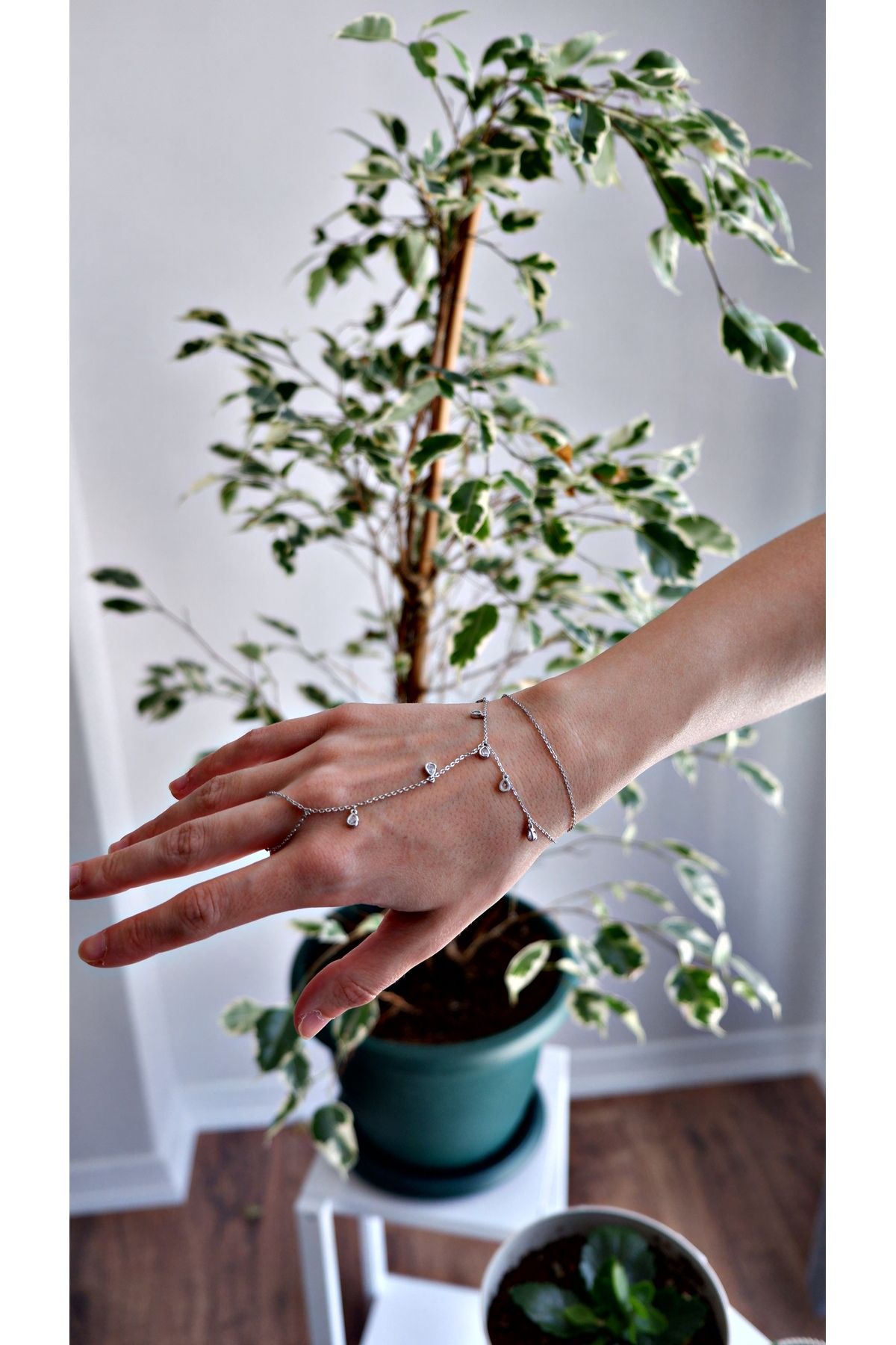 Bal Küpü Jewelry Kristal Taş Sallantılı Şahmeran