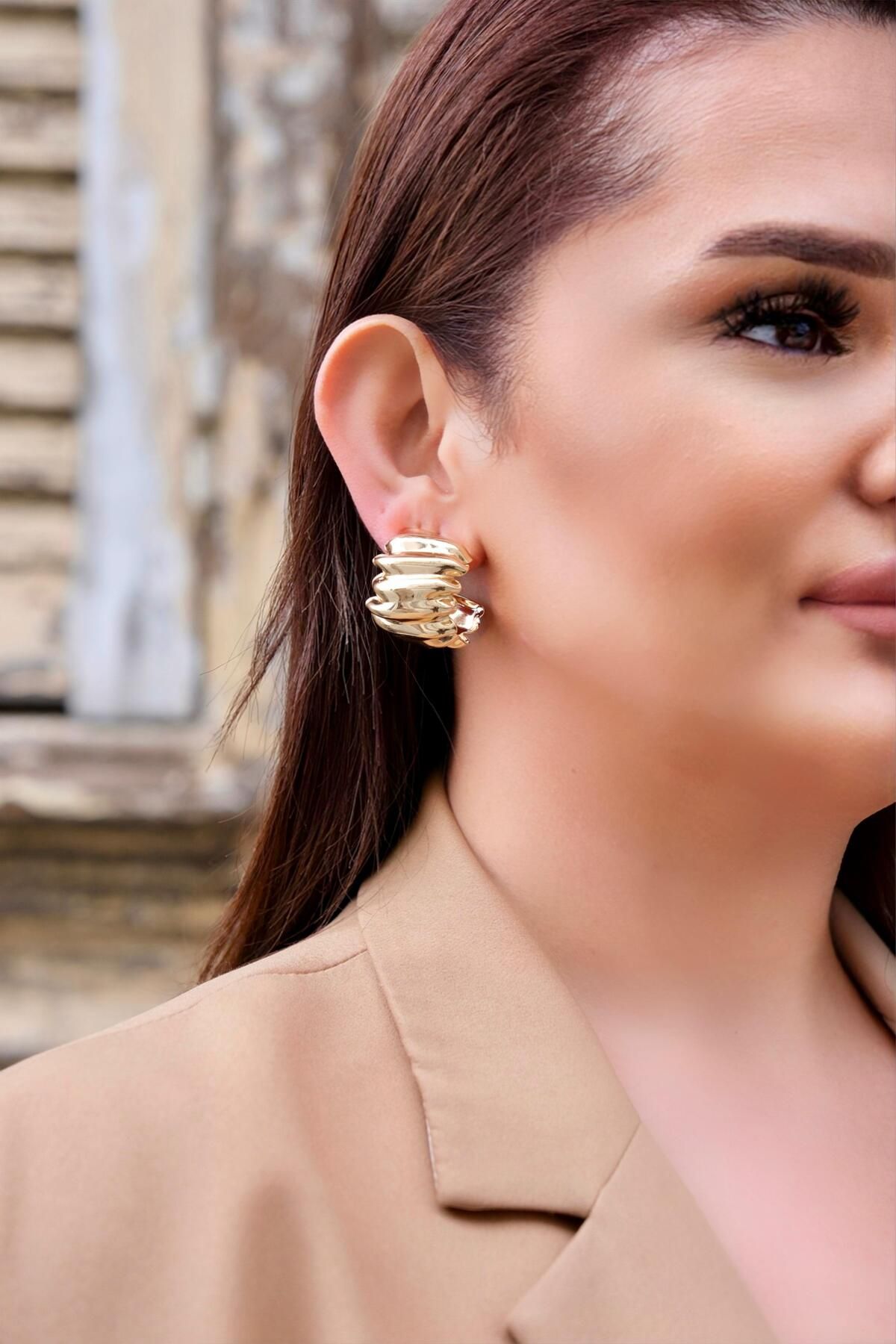 My Life Accessory Altın Renk Kalın Formlu Kadın Çelik Küpe Modern ve Gösterişli Tasarım Gold
