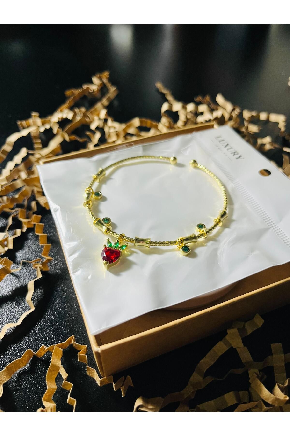 ENA Outlet Çilek Detaylı Gold Kaplama Çelik Bileklik