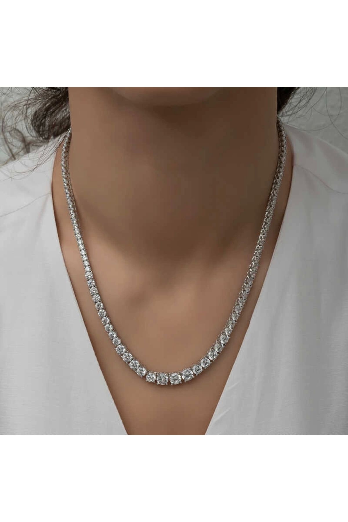luz&pos Gümüş Süzme Beyaz Taşlı Su Yolu Kadın Kolye