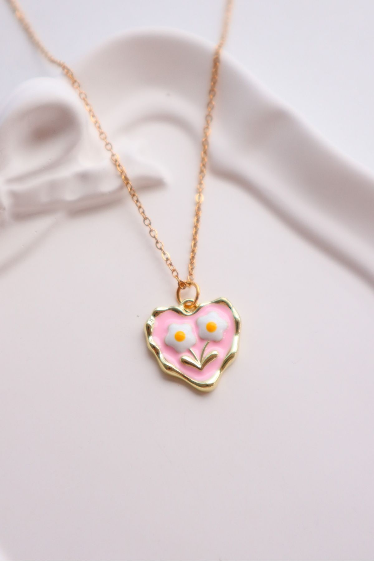 EFBUTİK Gold Renk Zincirli Pembe Kalp Çiçek Desen İthal Kolye