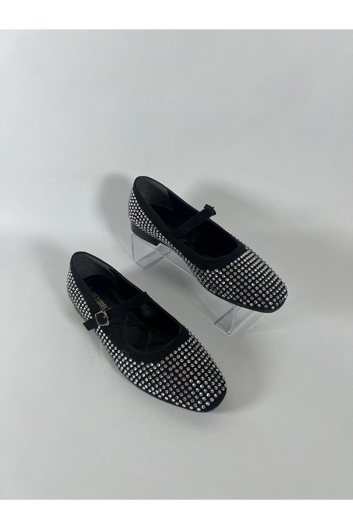 GOLD SHOES Kadın Kemerli Taşlı Küt Burunlu Babet