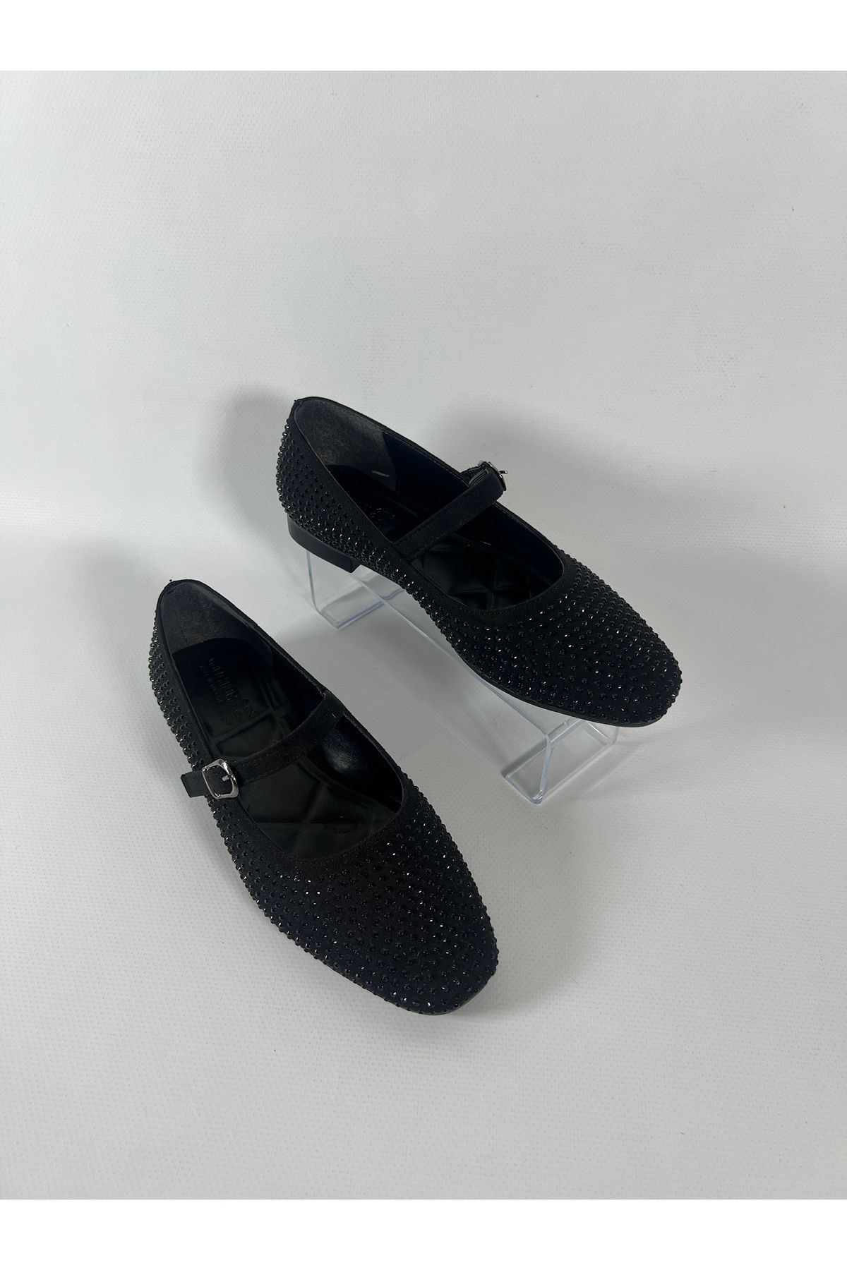 GOLD SHOES Kadın Kemerli Taşlı Küt Burunlu Babet