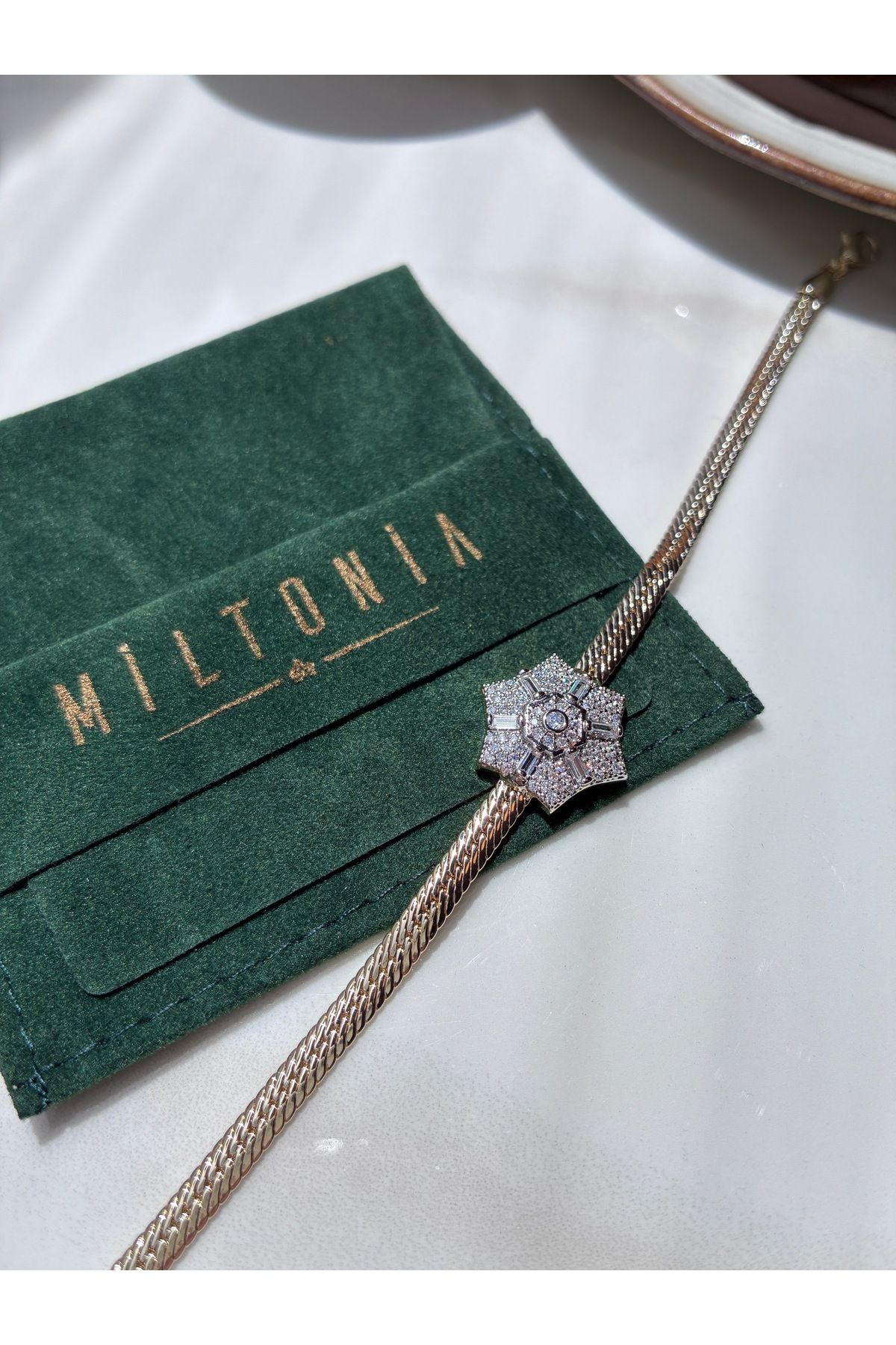 Miltonia Zirkon Taşlı Yıldız Şık Kararmaz Bileklik
