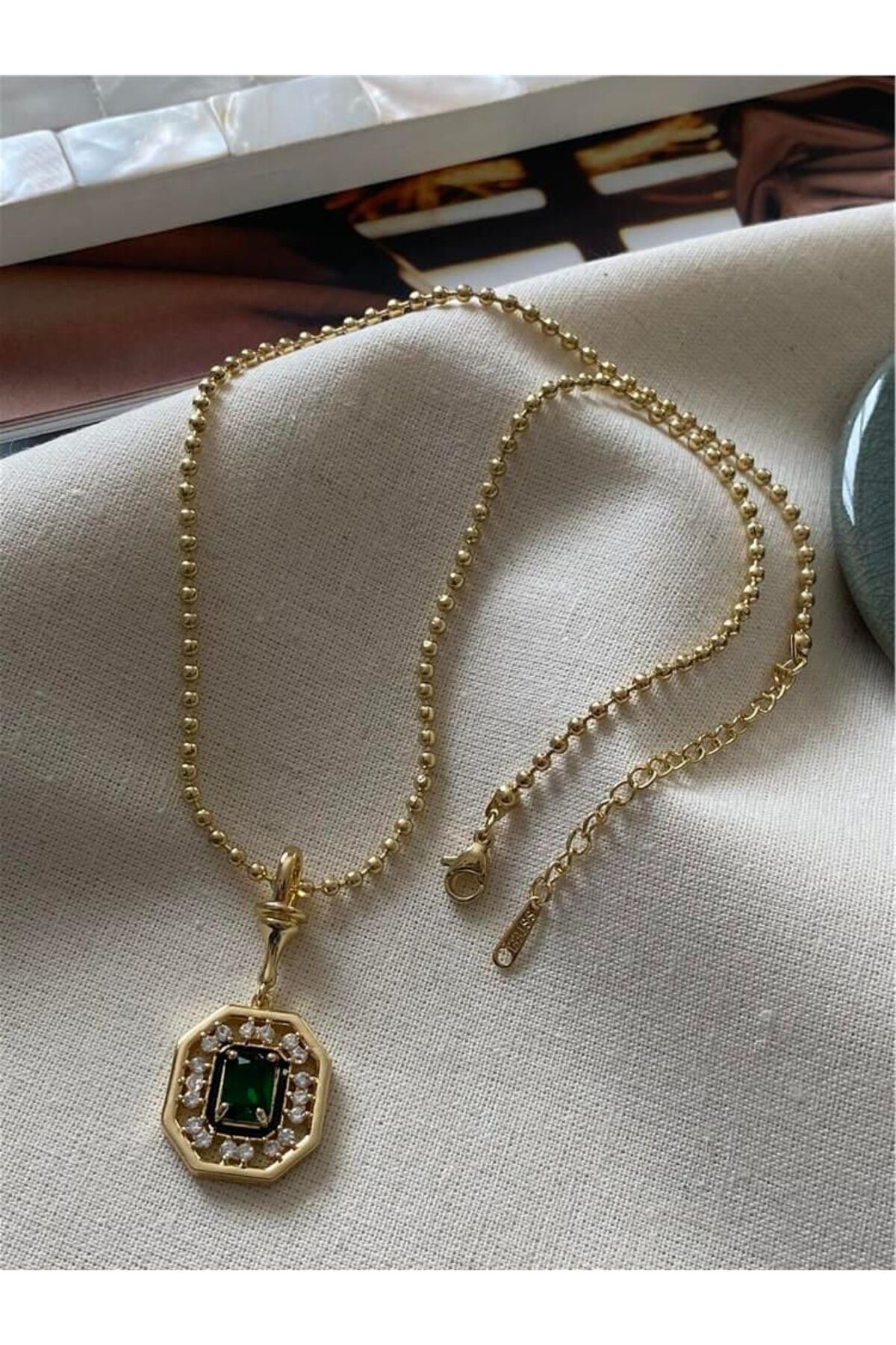 Ervalina Trend Yeşil Taşlı Serenay Çelik Kolye