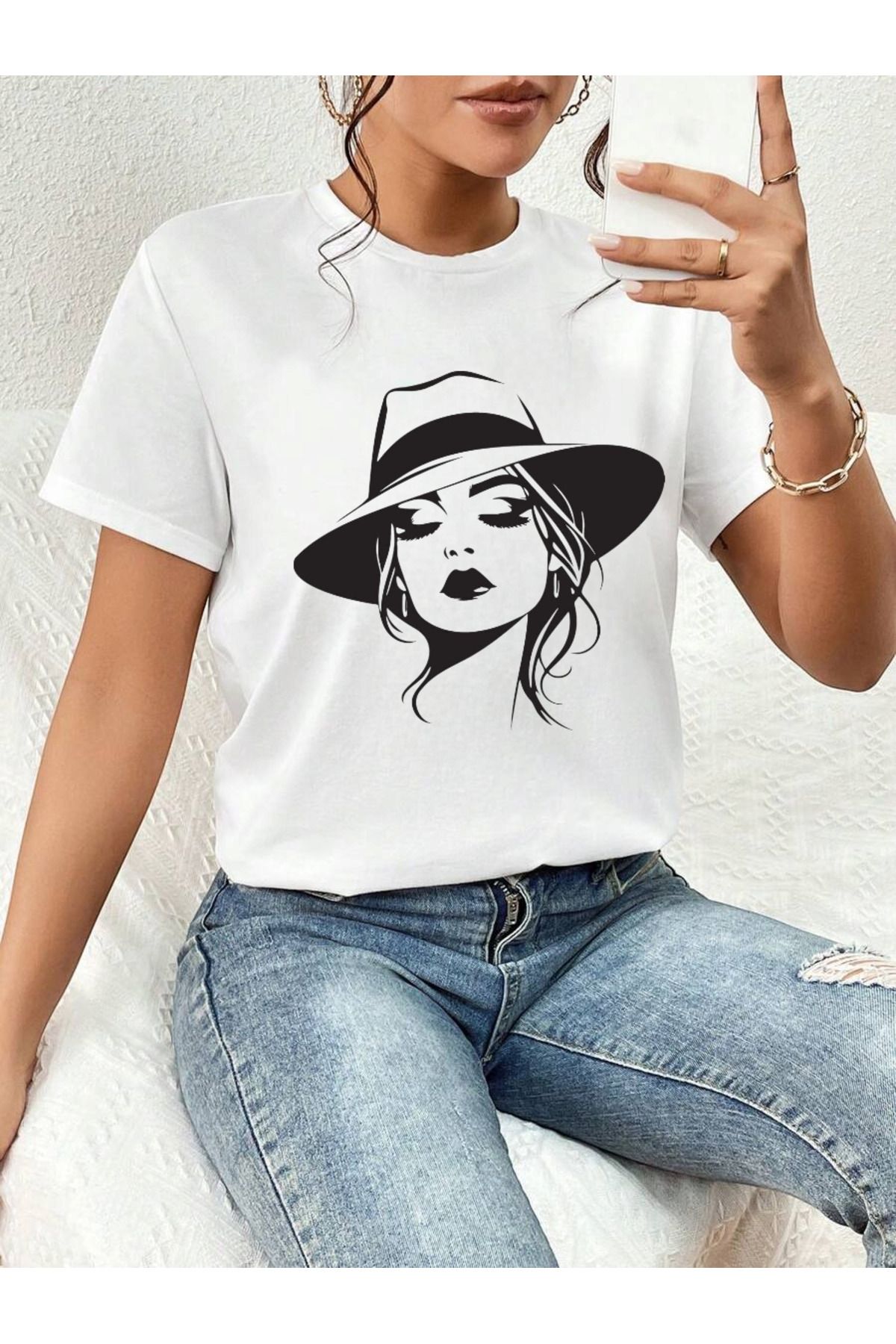 ELNOYA Pamuklu Beyaz Oversize Tişört Siyah Şapka Stili Baskılı Rahat Günlük T-shirt