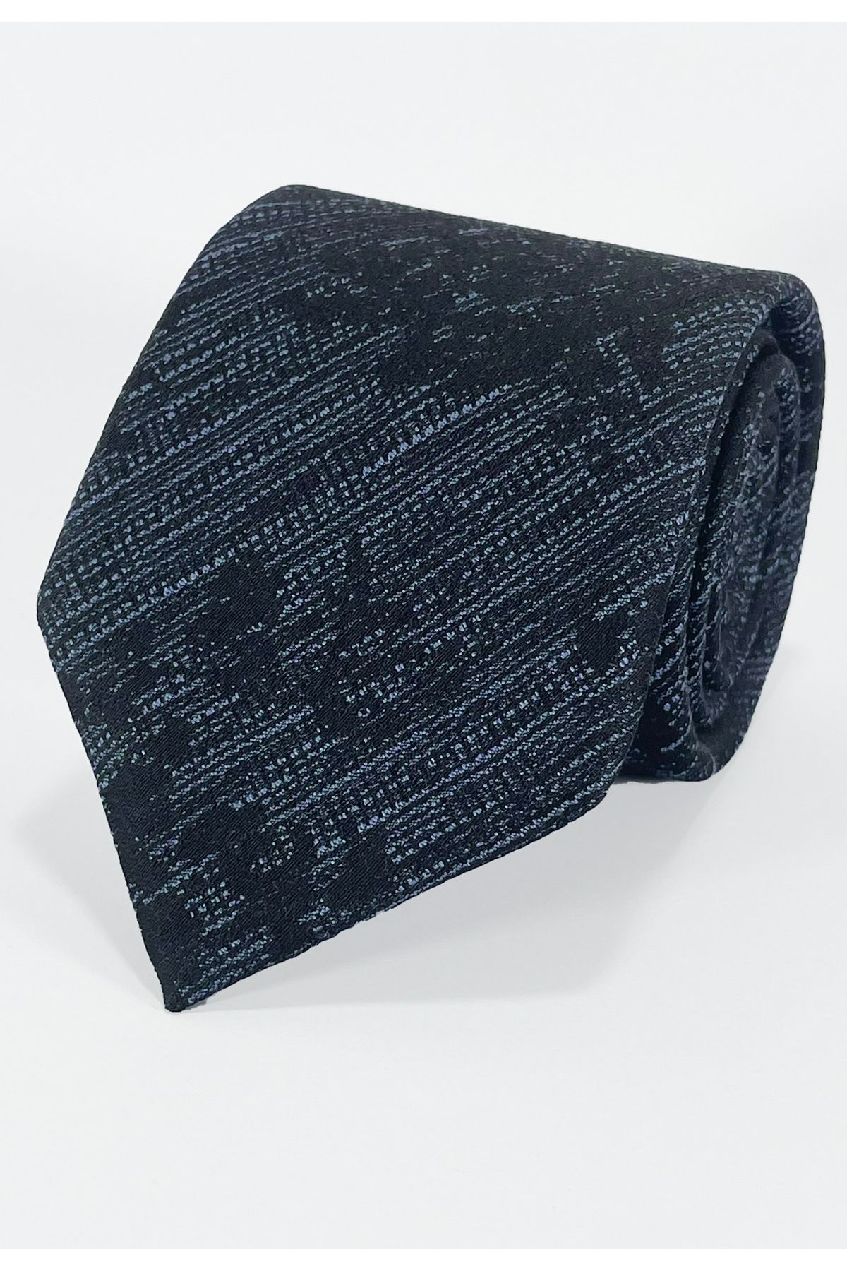 BLC Basic Line Co. Siyah ve Mavi Kırçıllı Çizgili Mikrofiber Klasik Kravat ve Cep Mendili Takımı – 7 cm