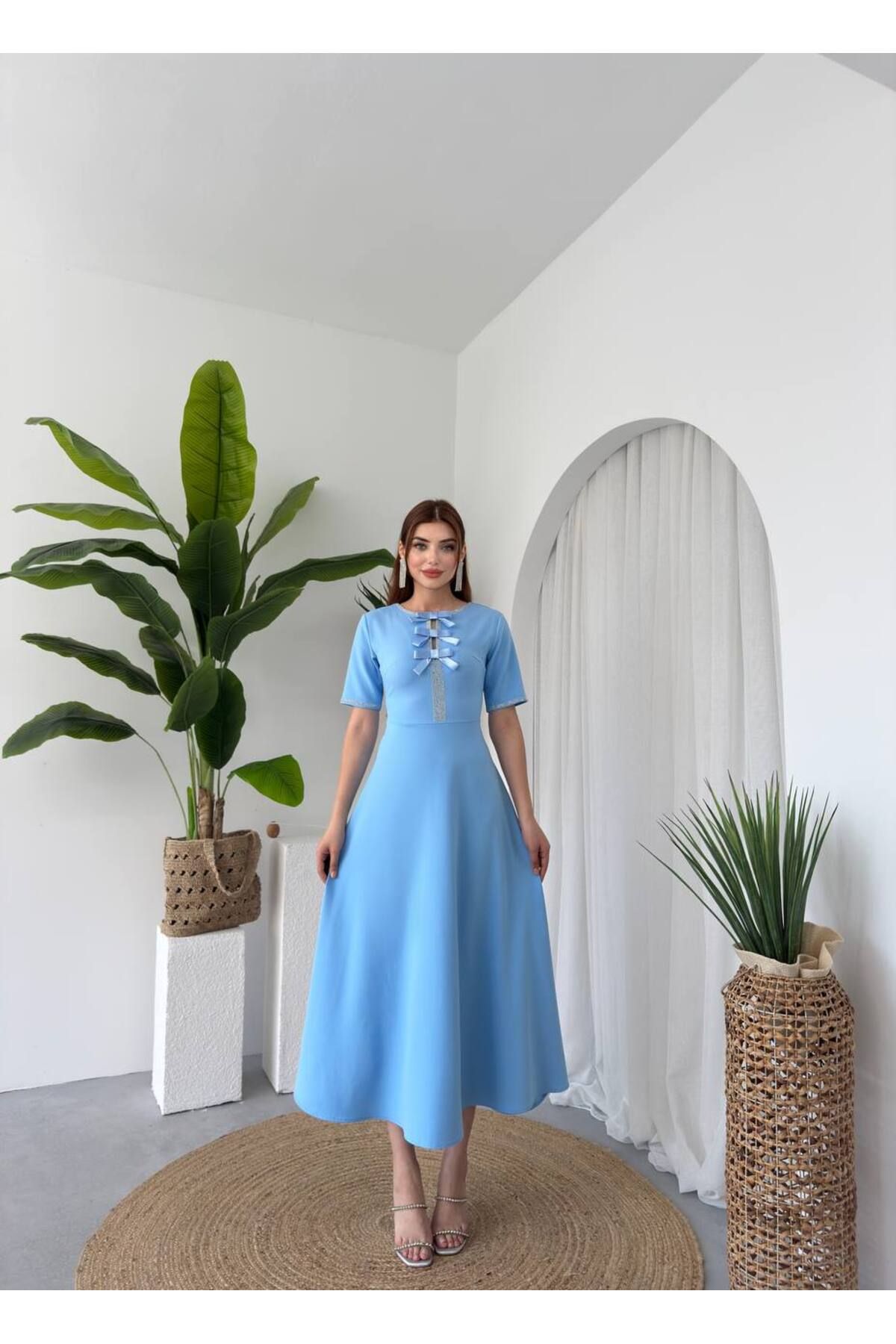 conconmoda Vere Taşlı Fiyonk Detaylı Elbise