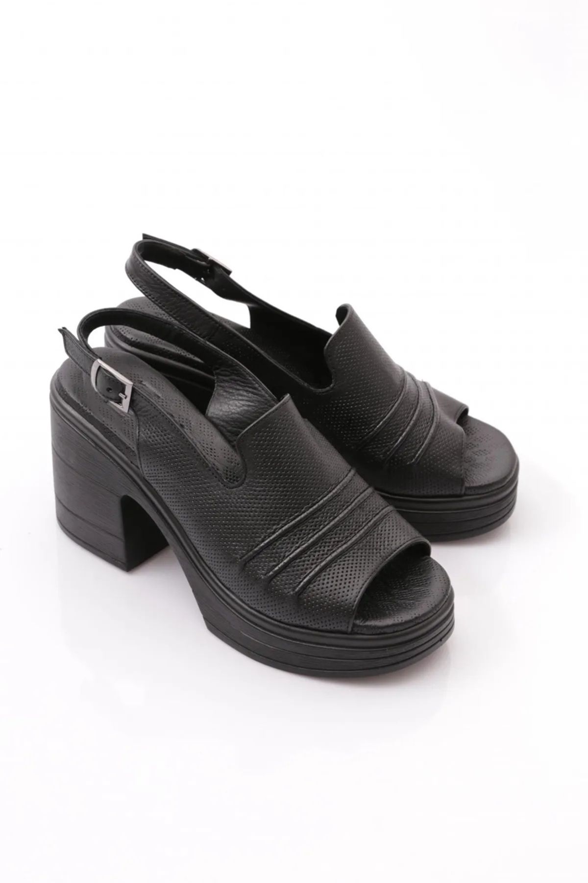 PATRON SHOES Kadın Yandan Bağlamalı Sandalet