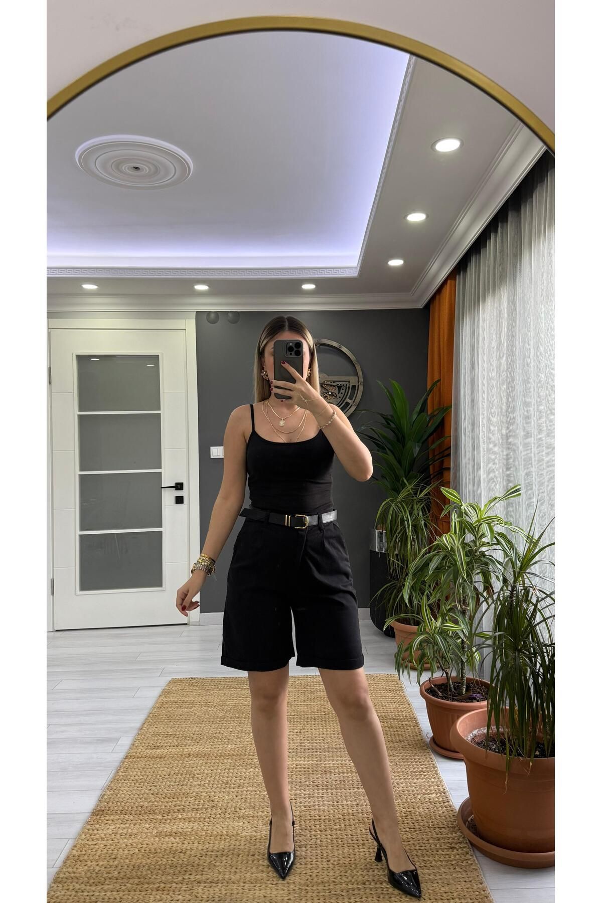 SEVİNÇ GÜNGÖR Şehir boy şort Siyah