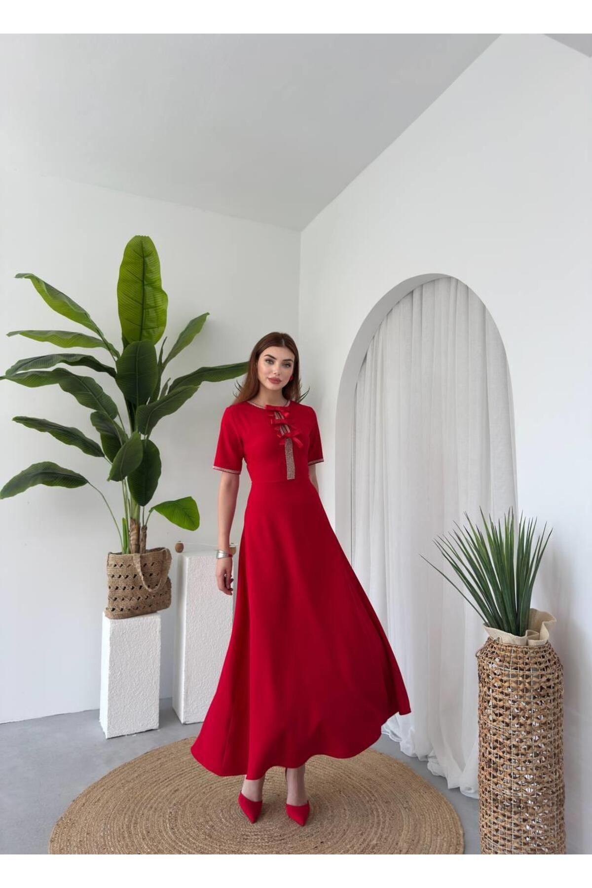 conconmoda Vere Taşlı Fiyonk Detaylı Elbise