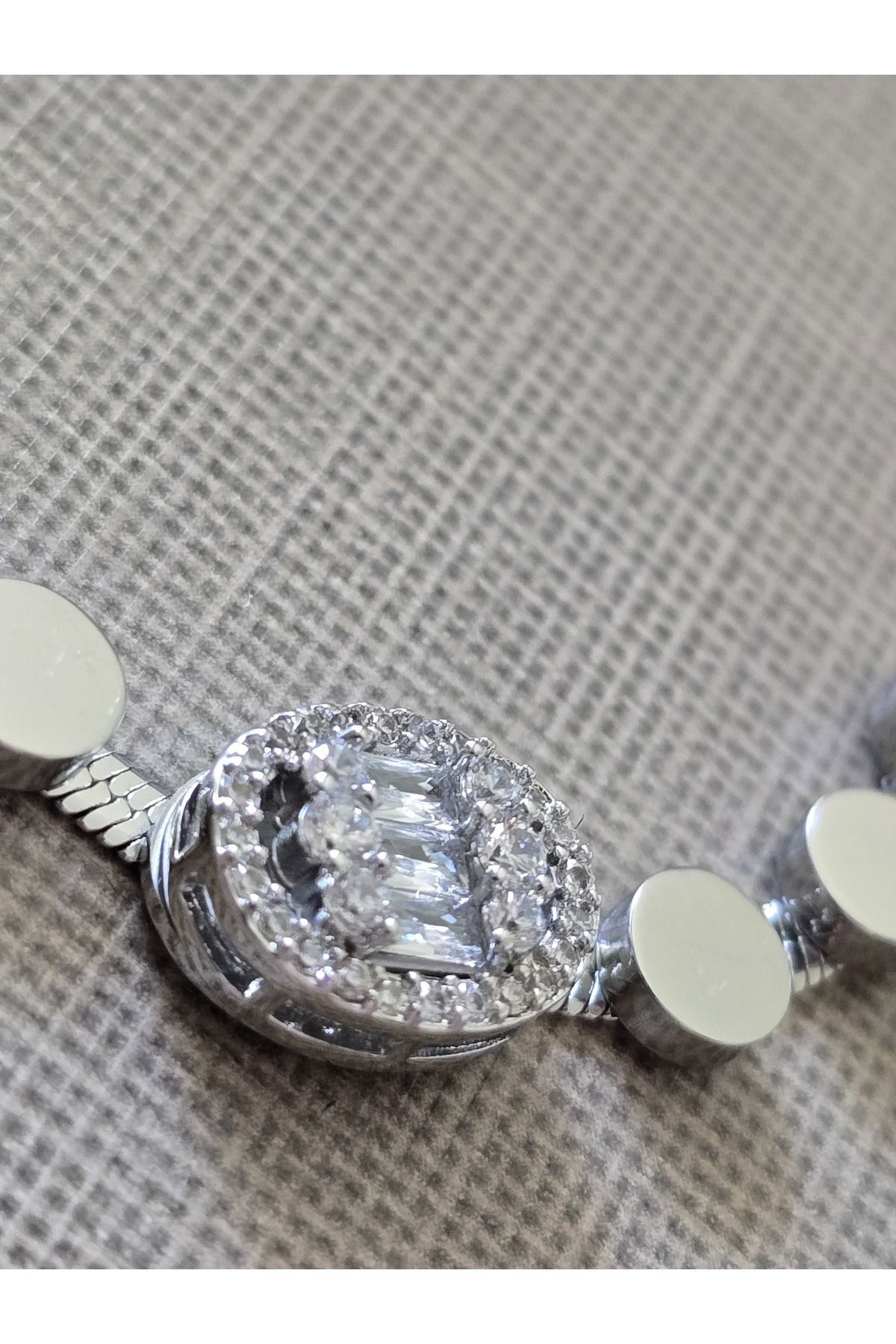 stainles steel Zirkon İşlemeli Zarif Desenli Çelik Bileklik