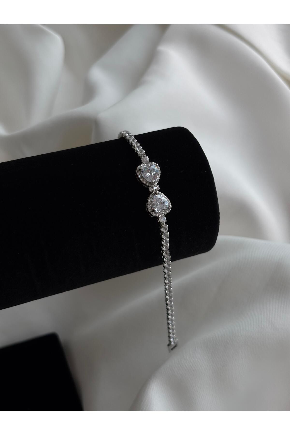 Bellamy Jewelry Fiyonk Detaylı Taşlı Bileklik - Silver