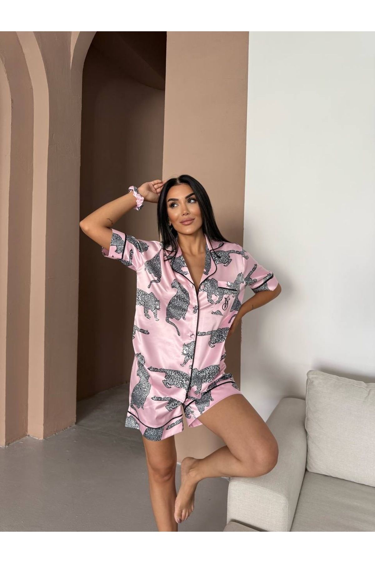 noir boutique PEMBE LEOPAR FİGÜRLÜ SATEN ŞORTLU PİJAMA TAKIM