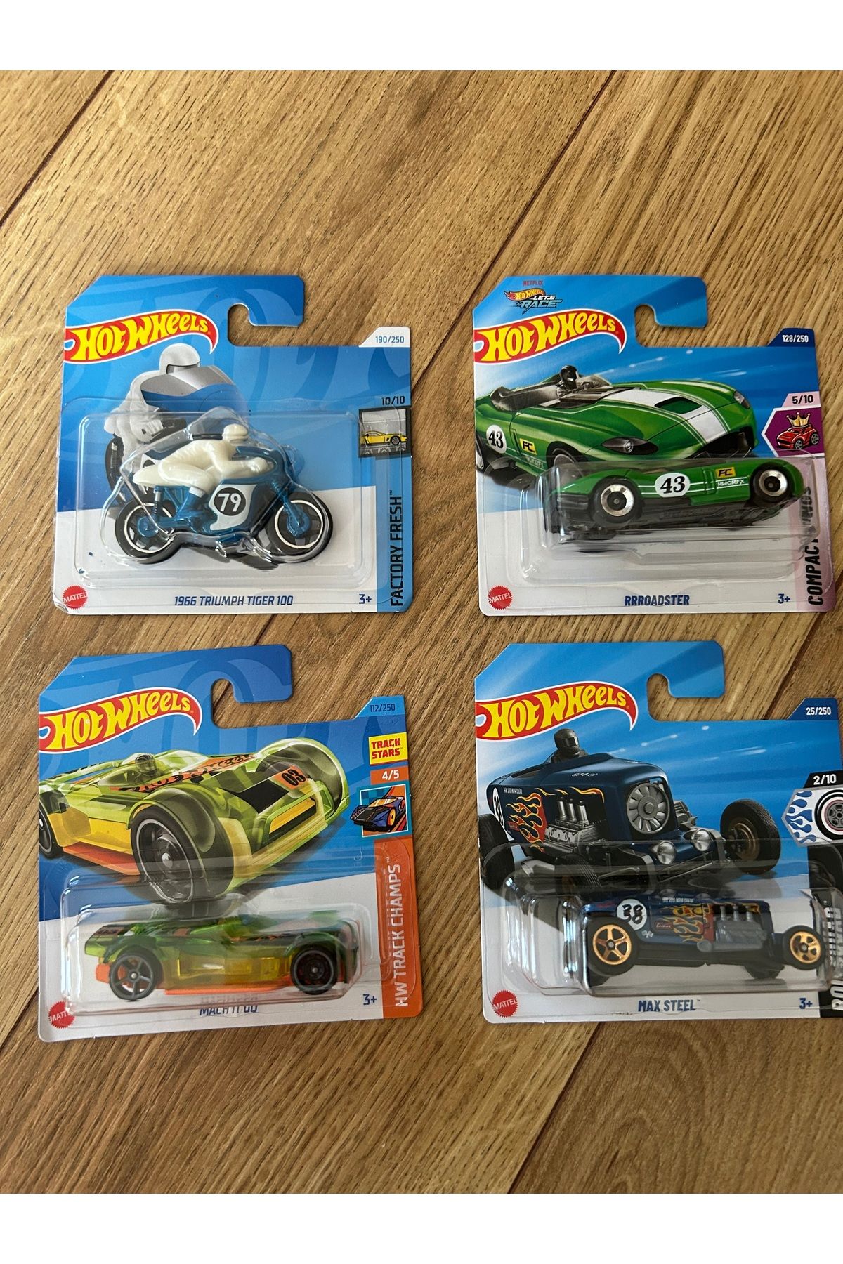 Hotwhells Hotwheels 4 adet araba