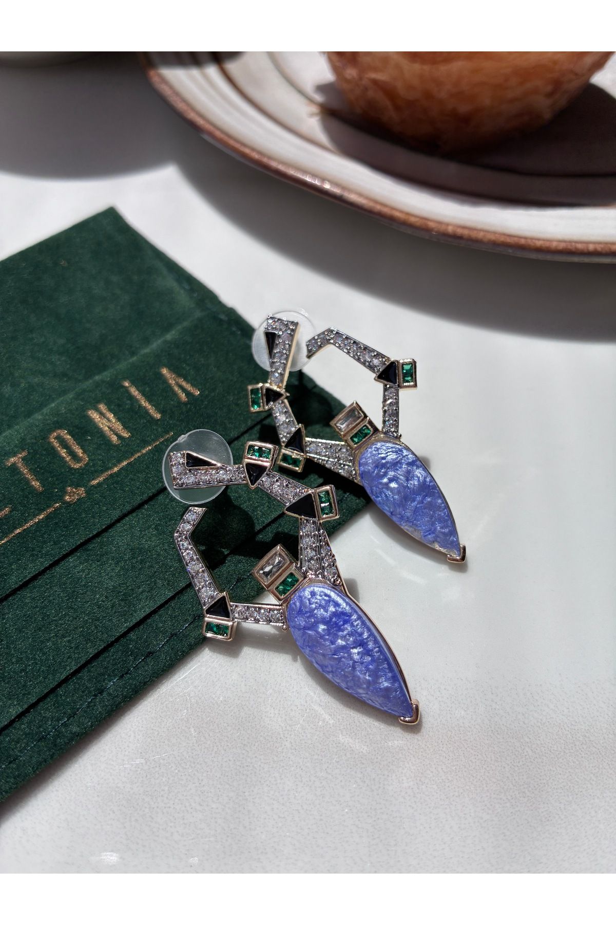 Miltonia Lila Detaylı Zirkon Taşlı Tasarım Küpe