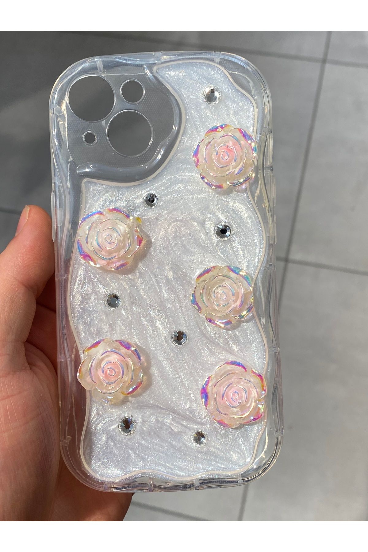 Mee.co İphone 13 ve 14 Uyumlu 3D Kabartmalı Çiçek Desenli Silikon Kılıf