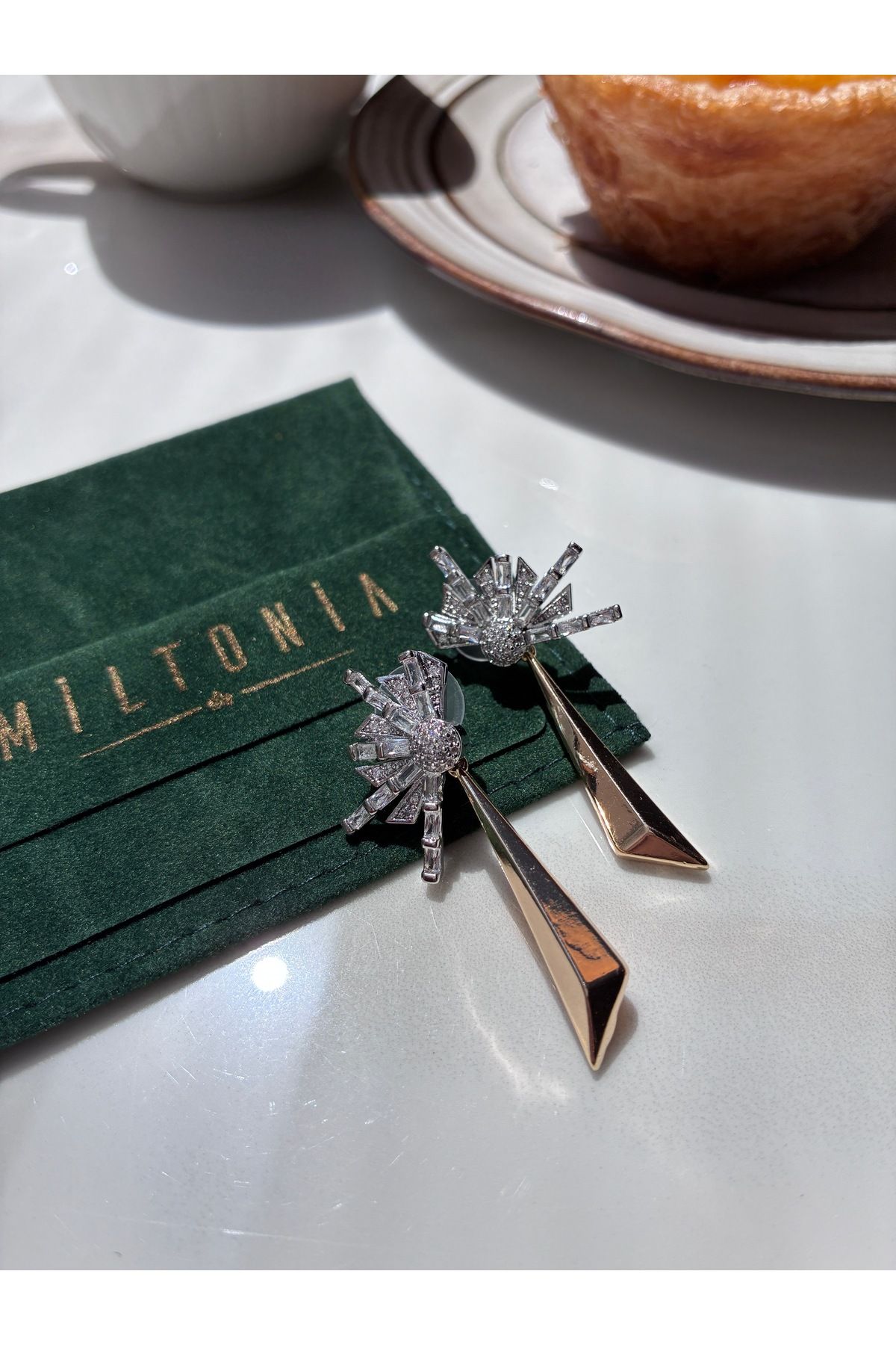 Miltonia Zirkon Taşlı Şık Kararmaz Küpe