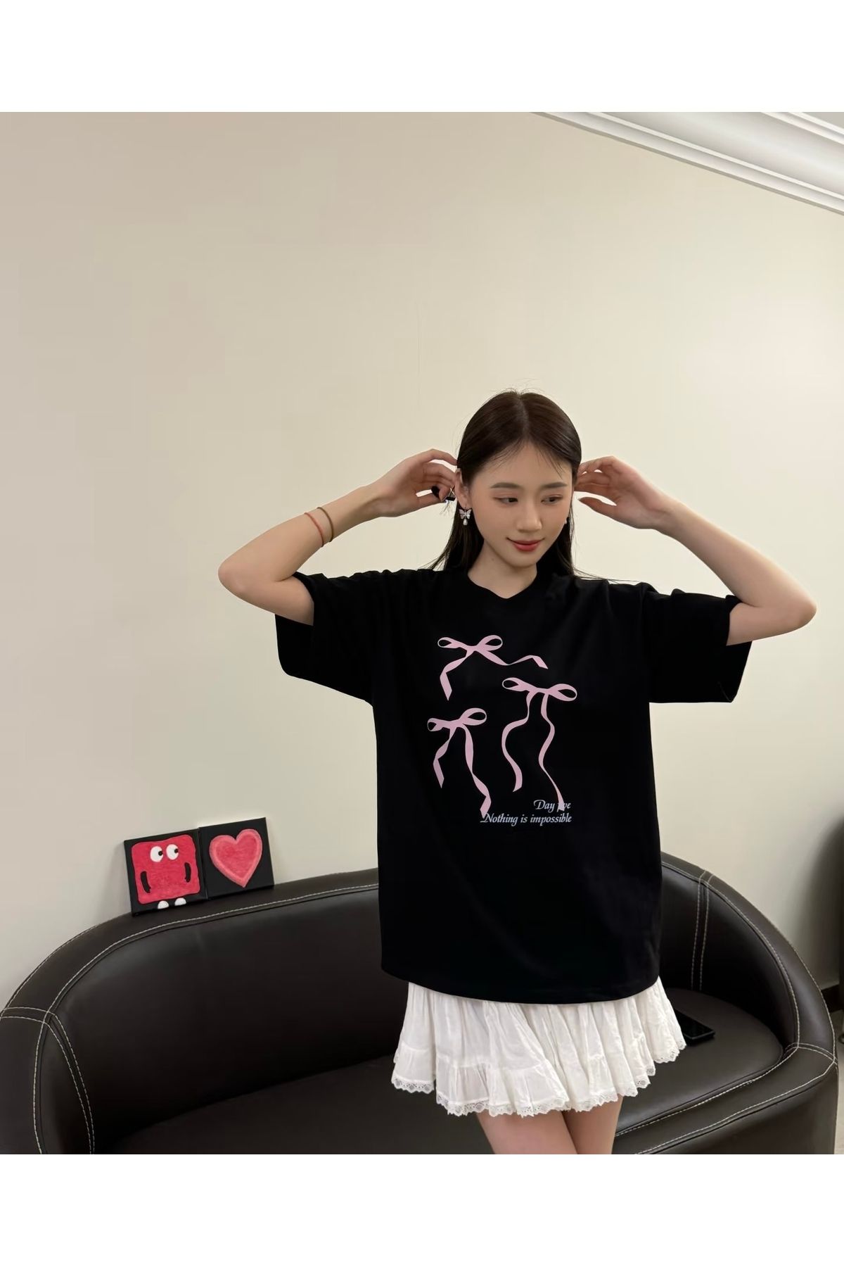 Minga London Siyah Ribbon Pink Ön Baskılı Oversize Tshirt -Minga London