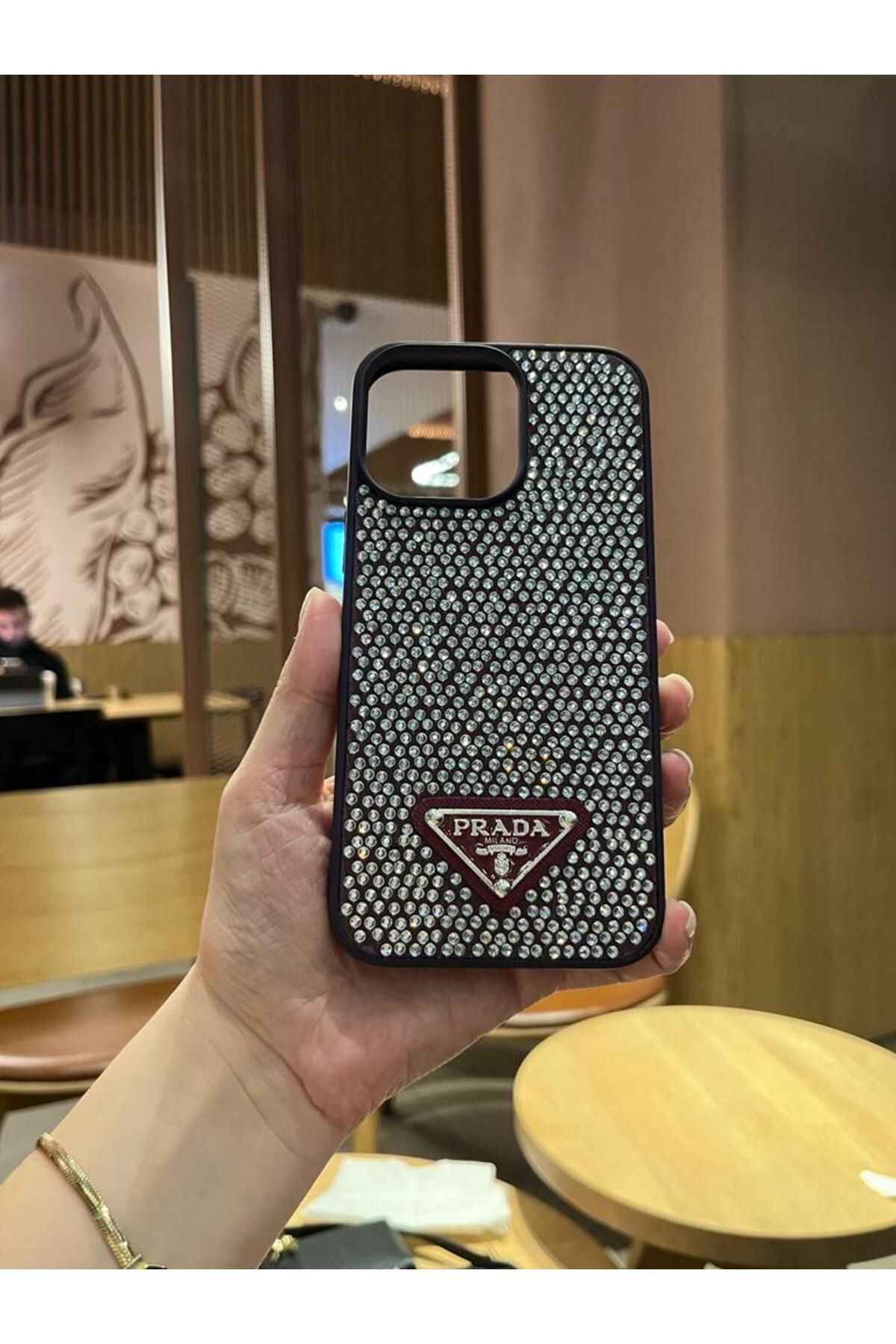 Serena Company iPhone 14 Pro Max Mor Taşlı Marka Detaylı Telefon Kılıfı