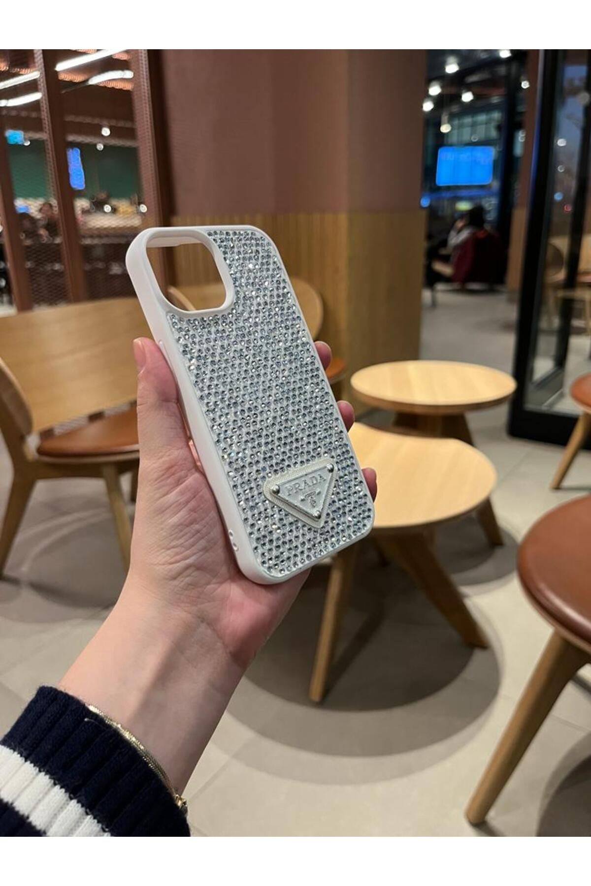 Serena Company iPhone 11 Beyaz Taşlı Marka Detaylı Telefon Kılıfı
