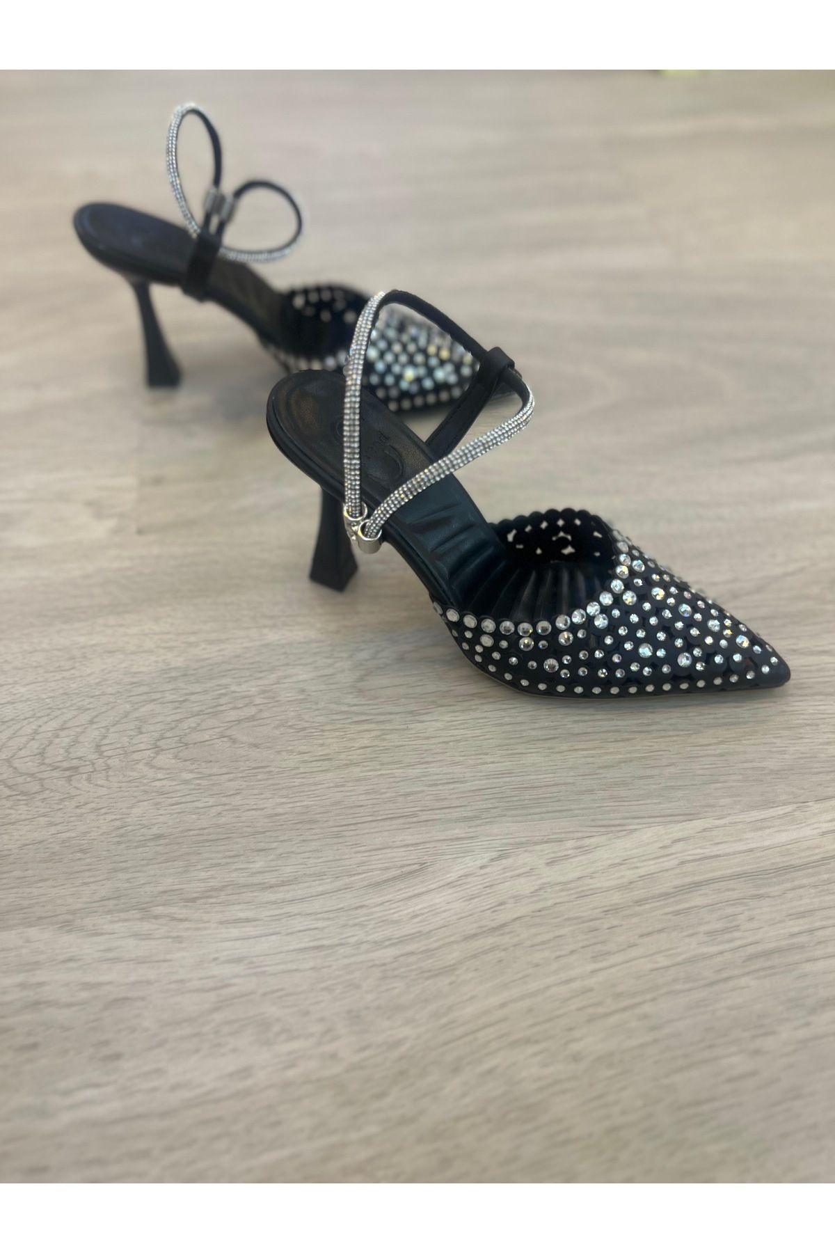 Forever Taşlı ince topuklu şık stiletto